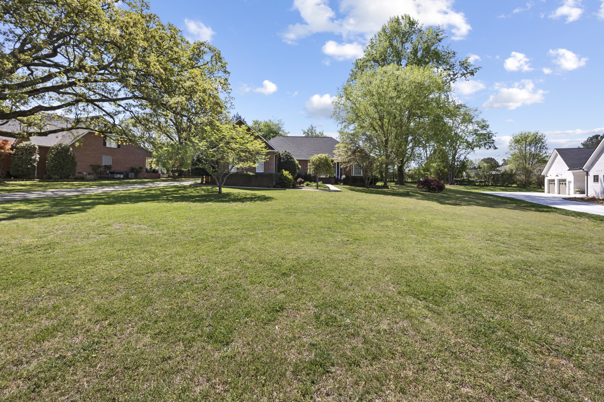 54 Foyer Dr
