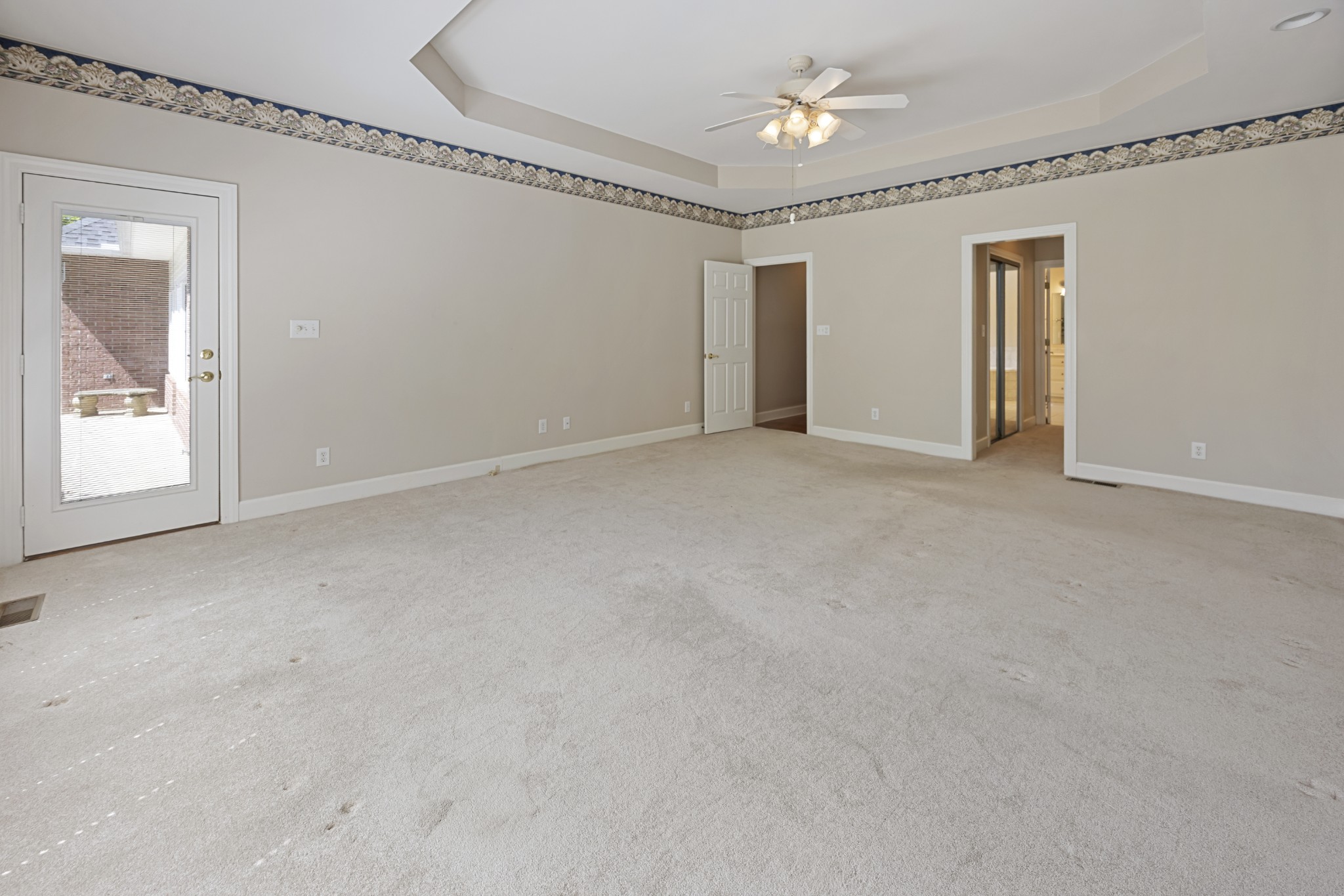 54 Foyer Dr