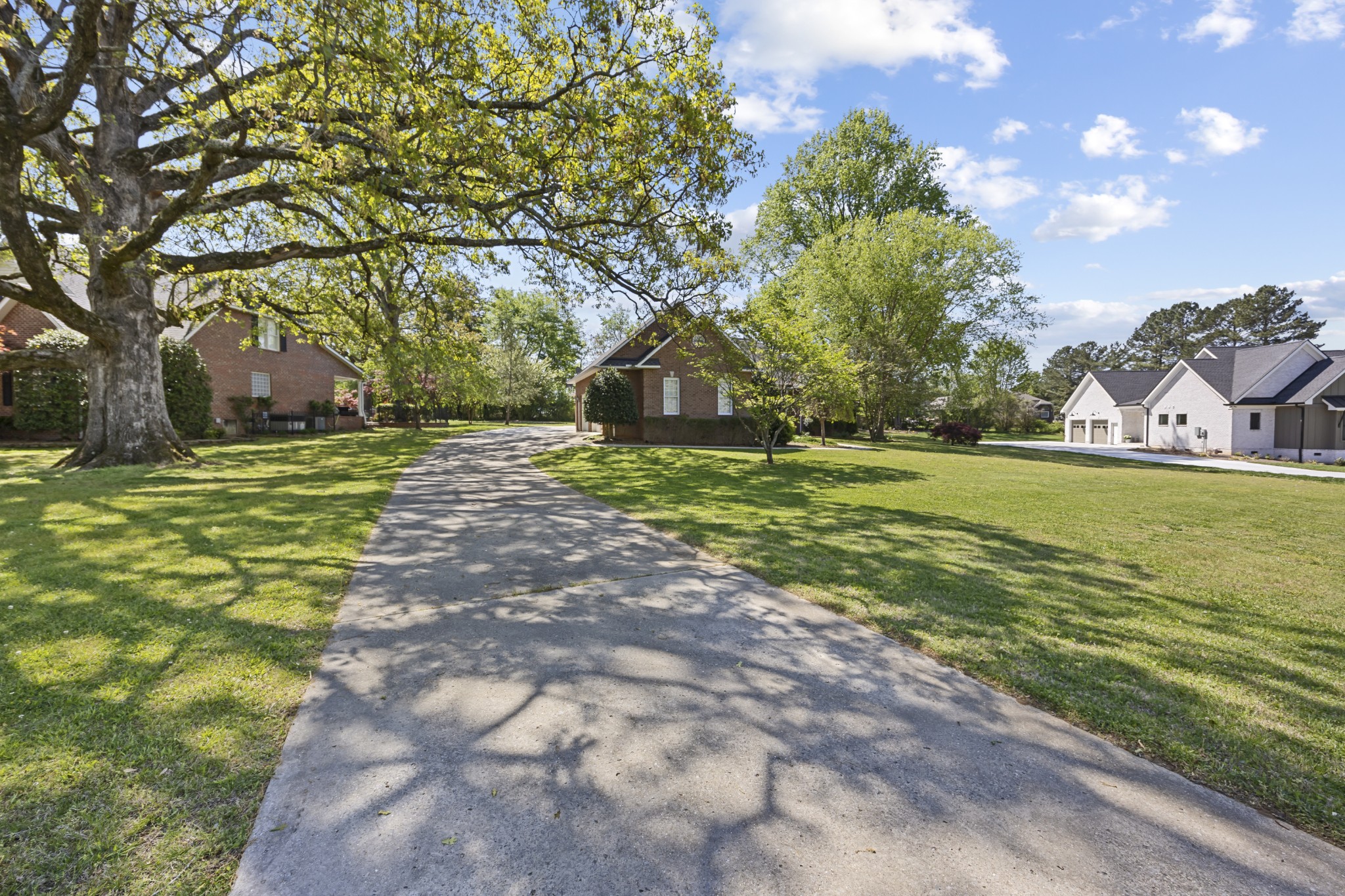 54 Foyer Dr