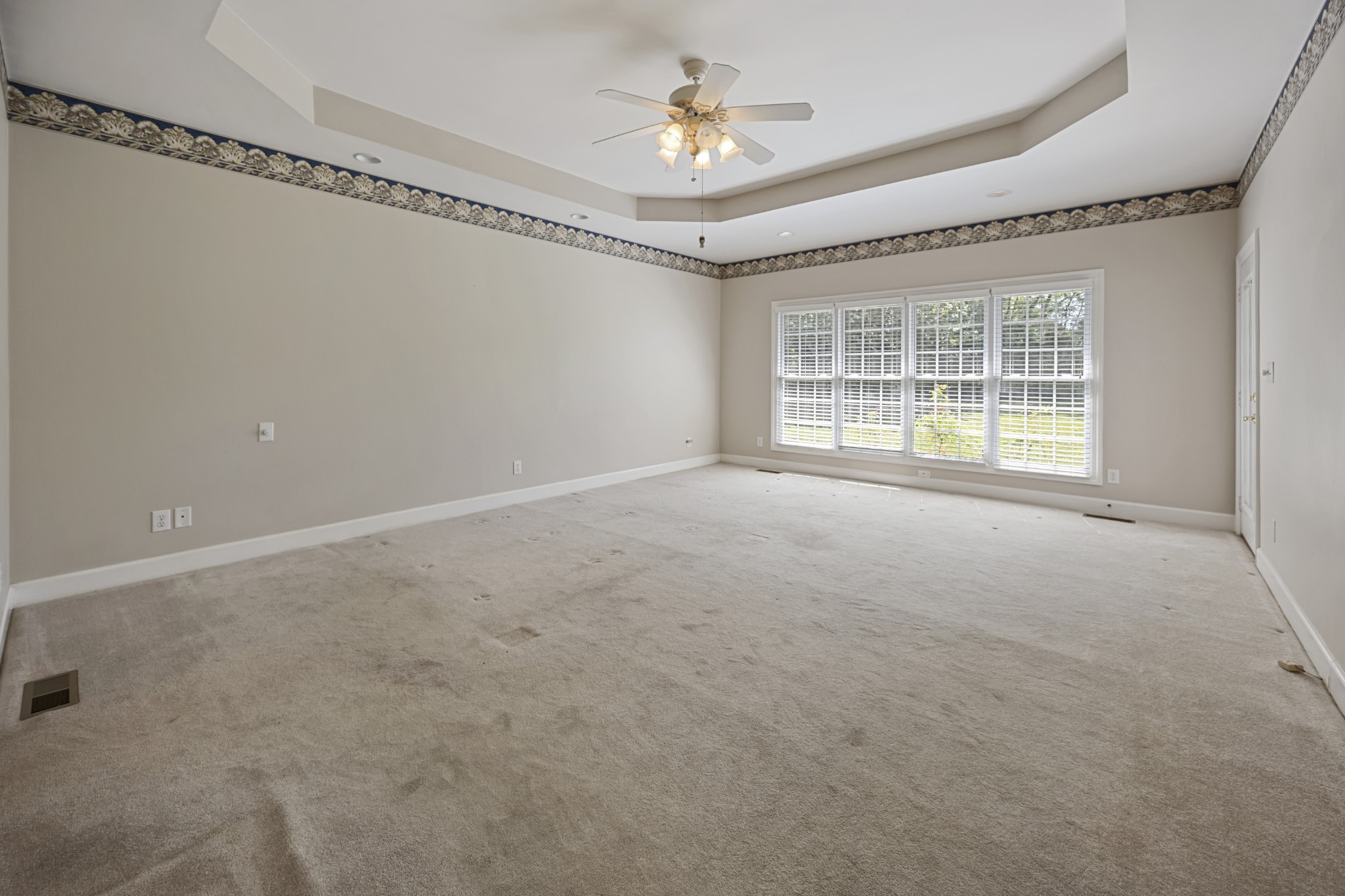 54 Foyer Dr