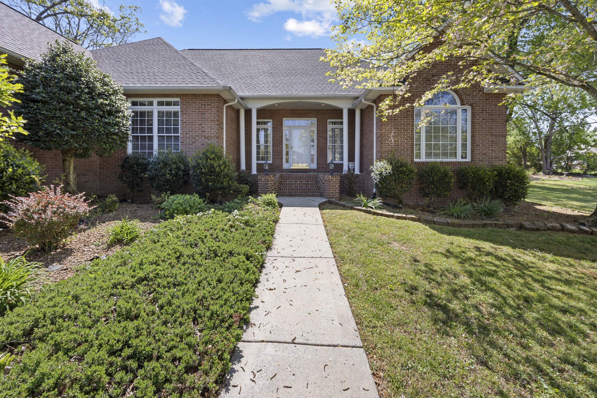 54 Foyer Dr