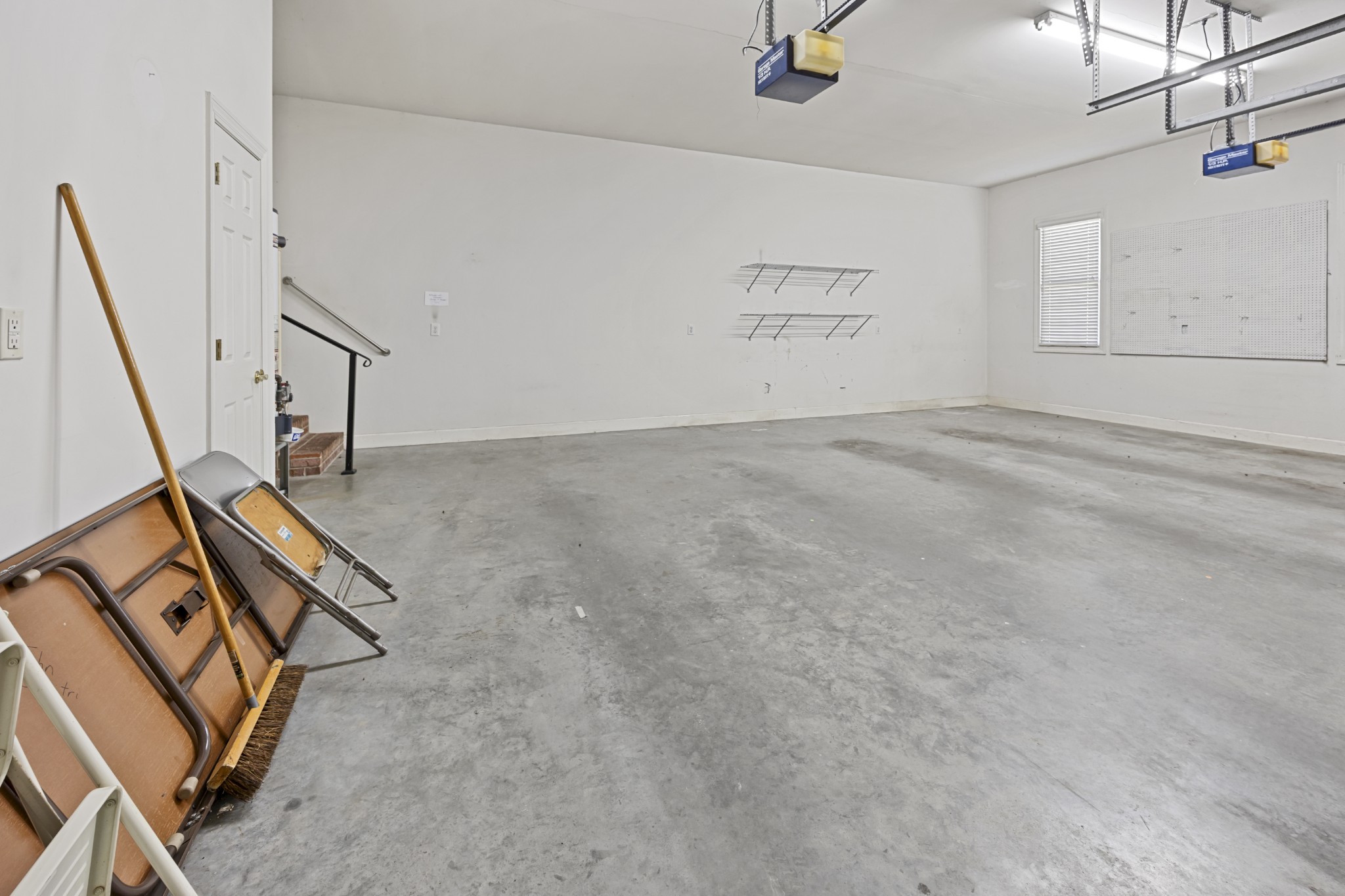 54 Foyer Dr