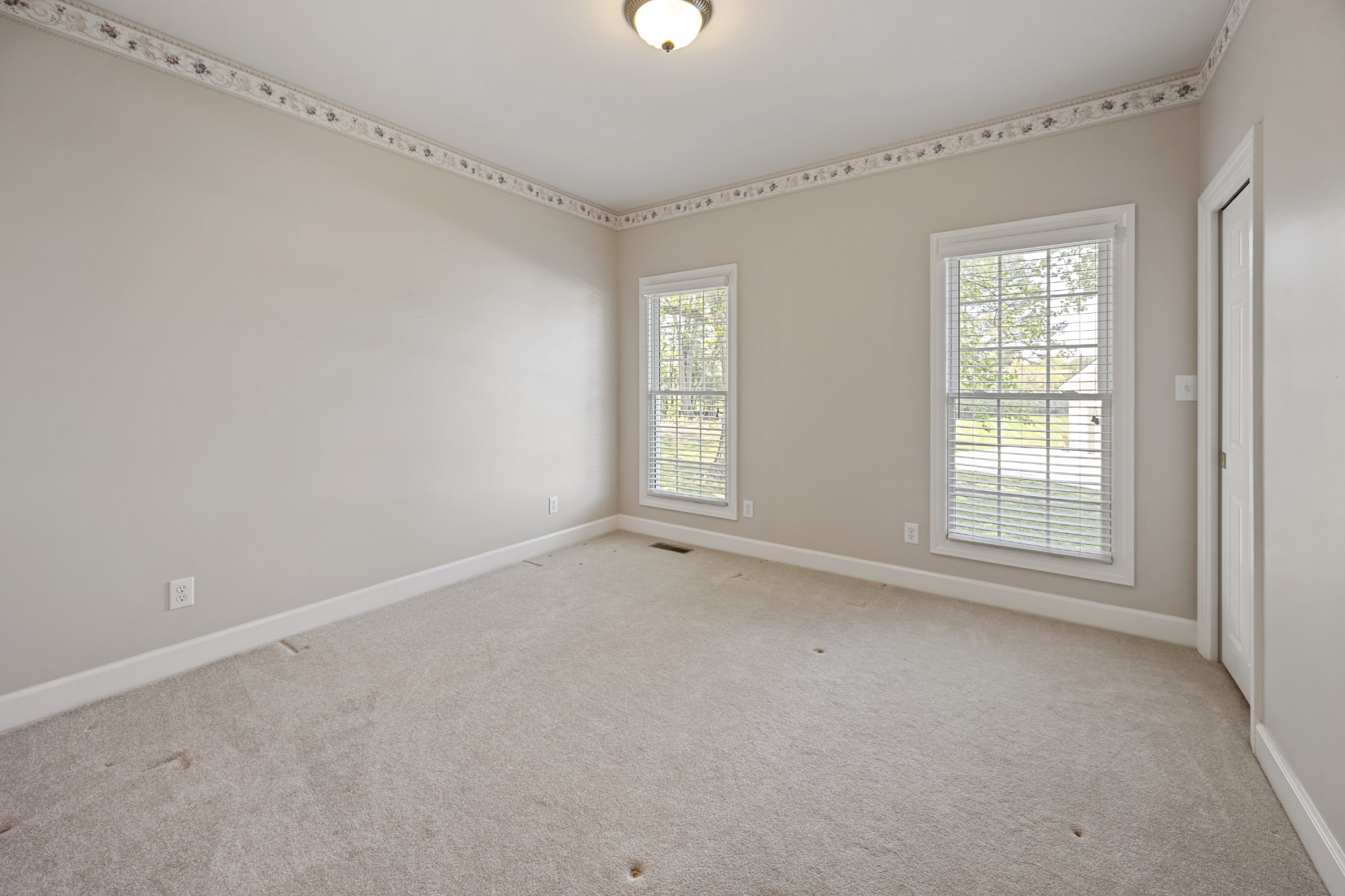 54 Foyer Dr