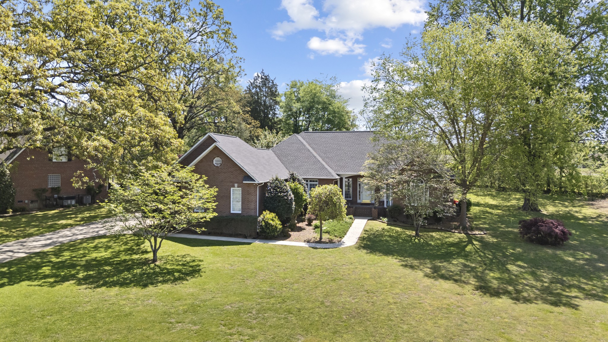 54 Foyer Dr
