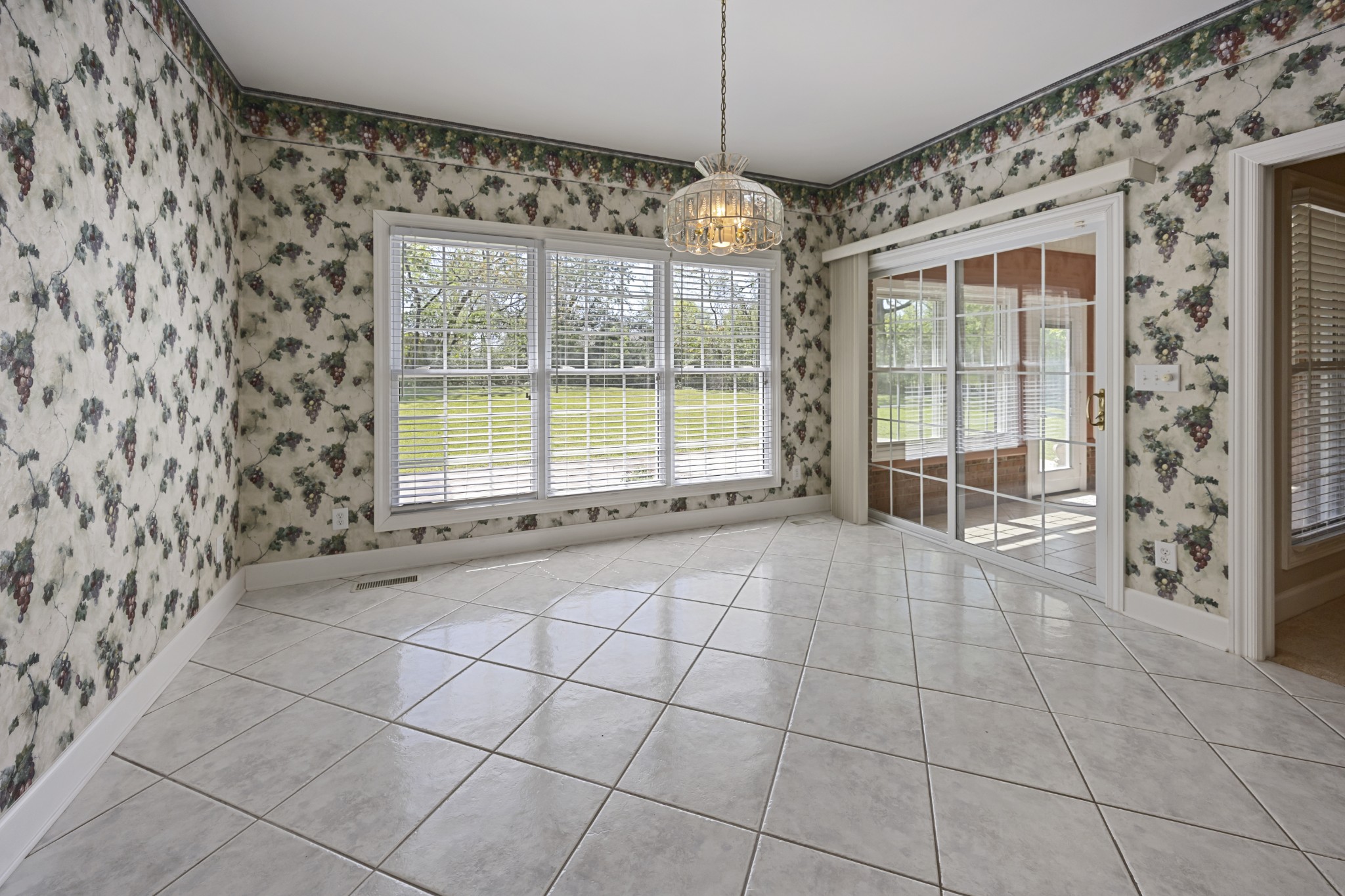54 Foyer Dr