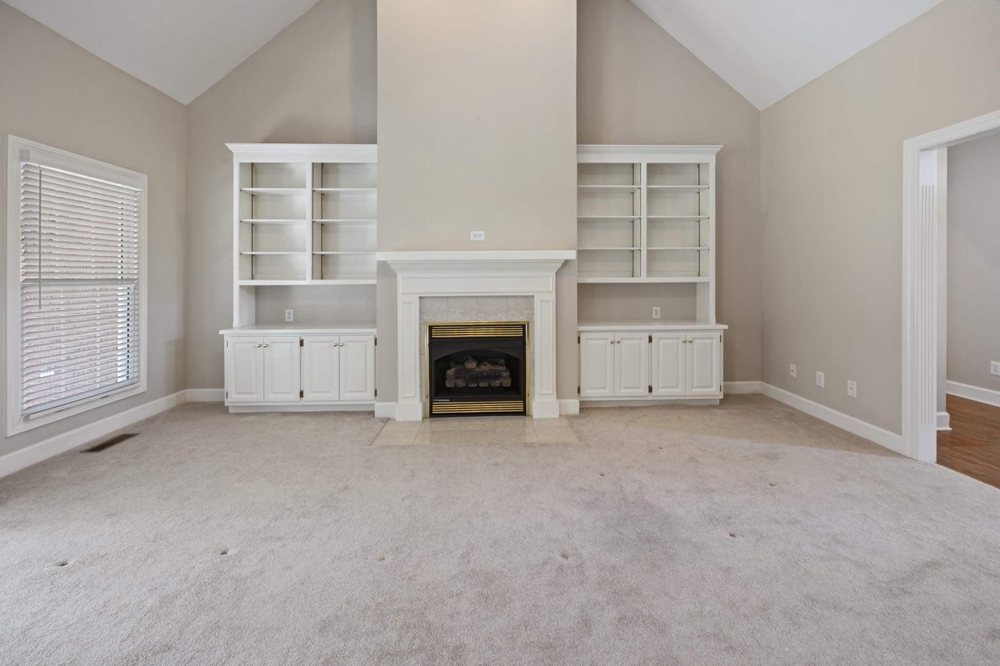 54 Foyer Dr