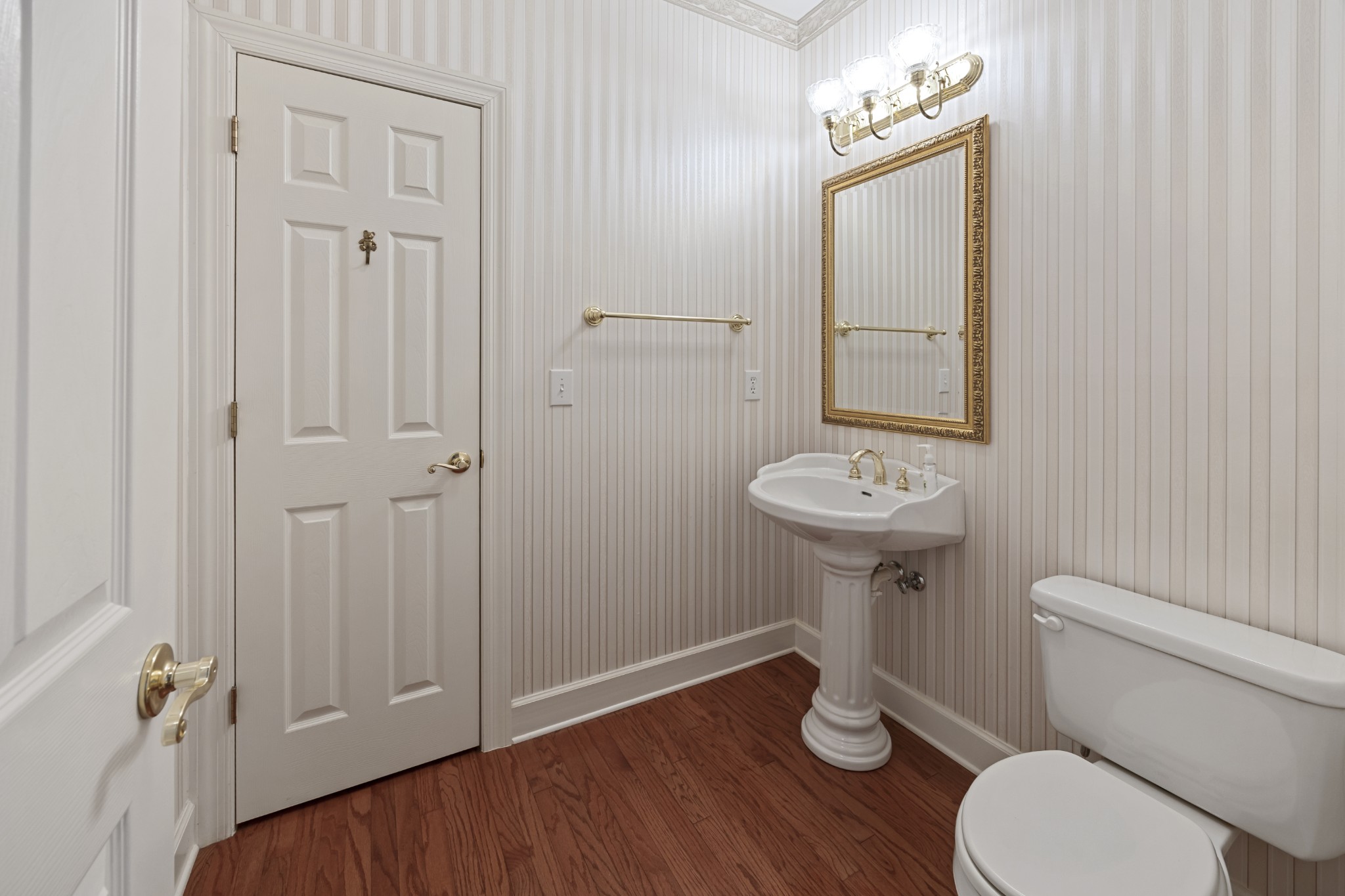 54 Foyer Dr