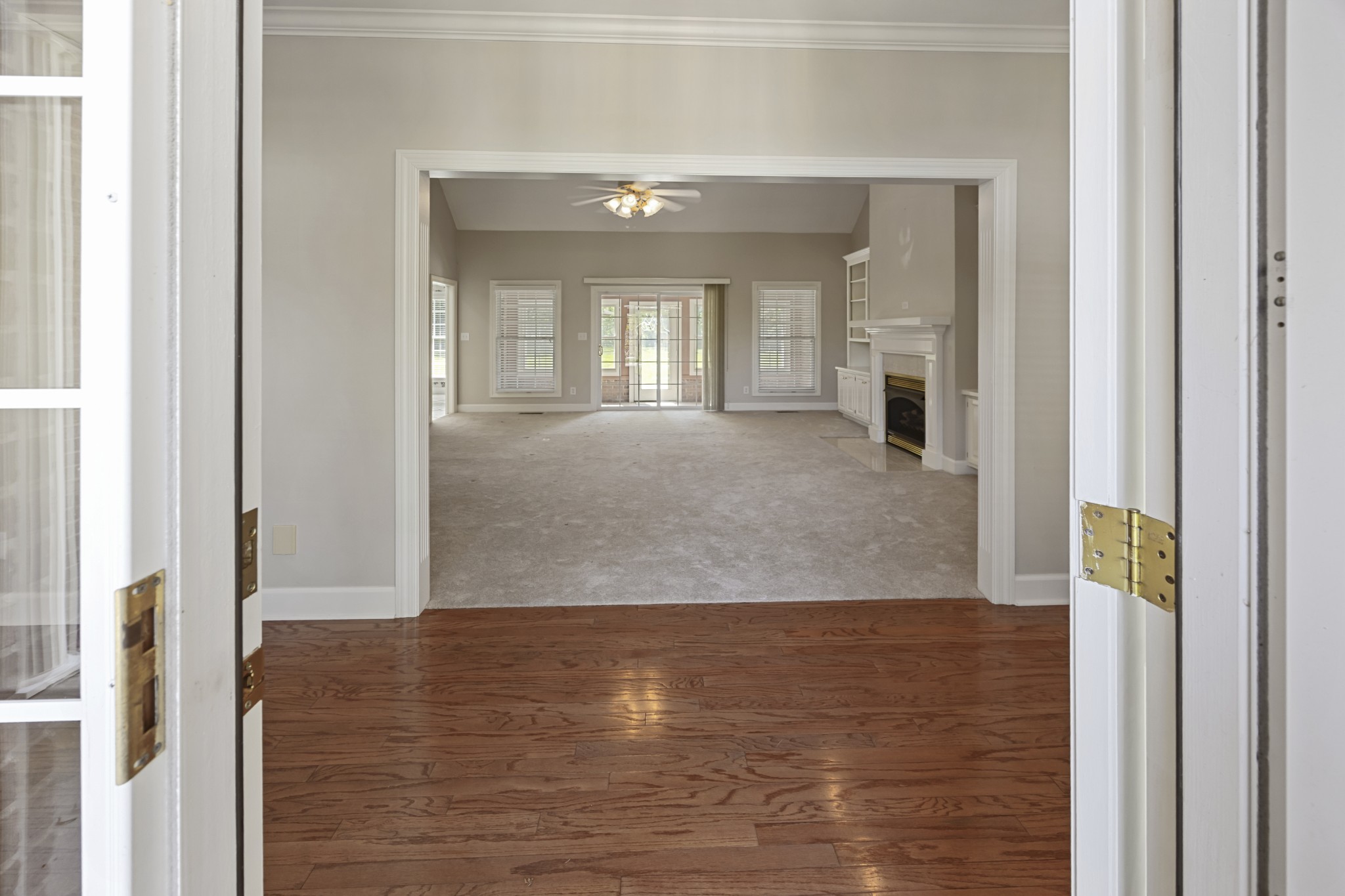 54 Foyer Dr