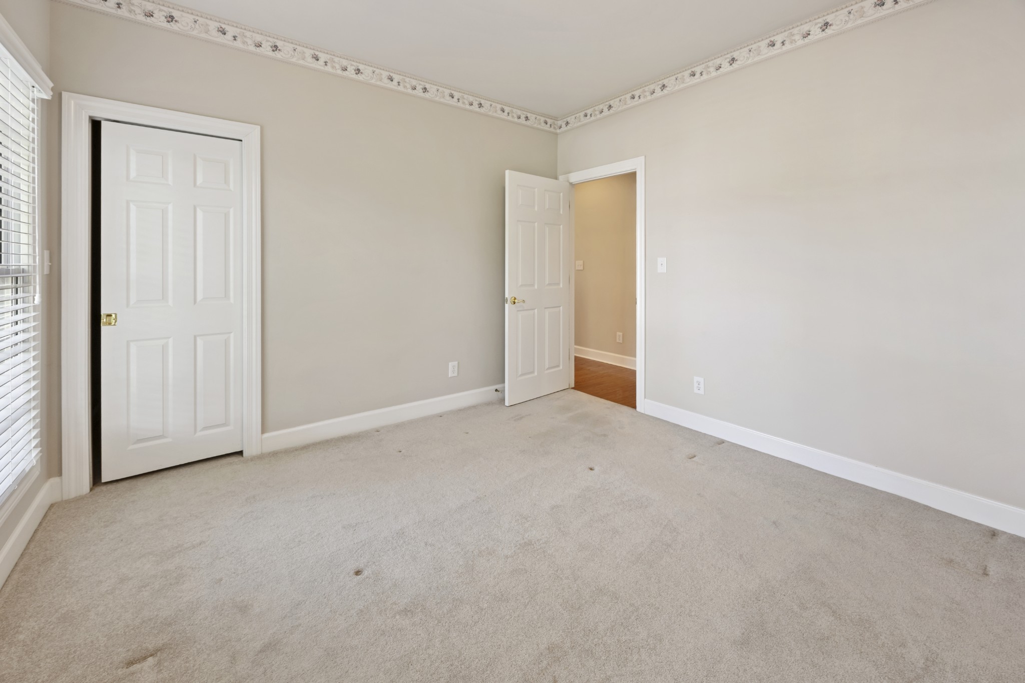 54 Foyer Dr