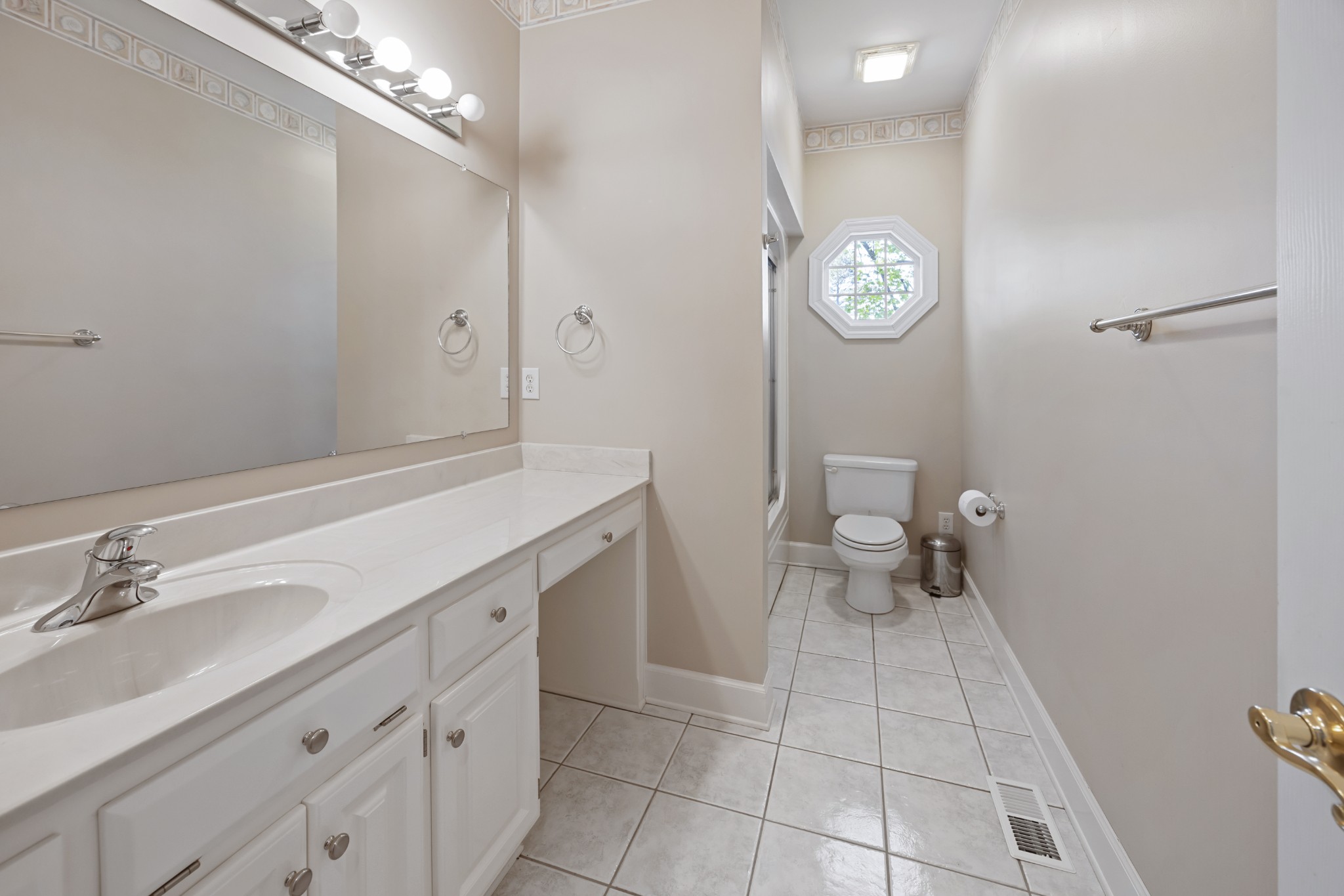 54 Foyer Dr