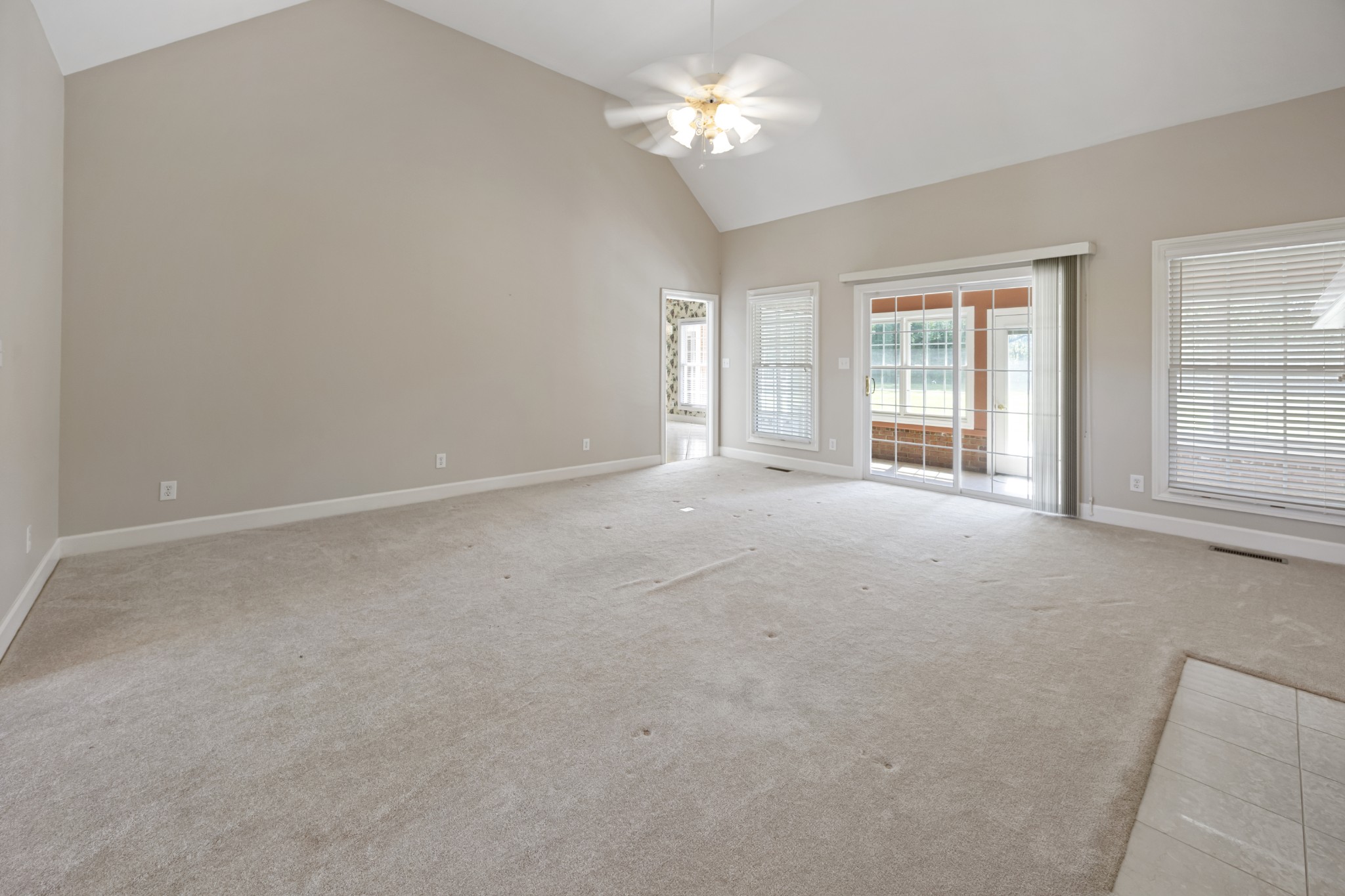 54 Foyer Dr