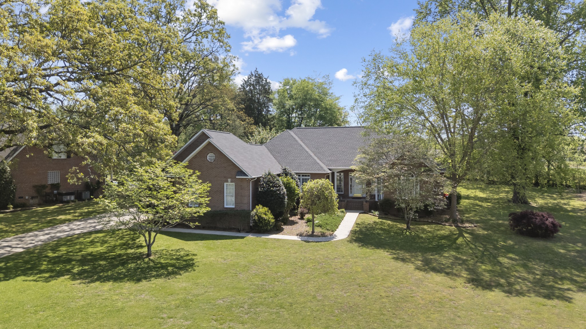54 Foyer Dr