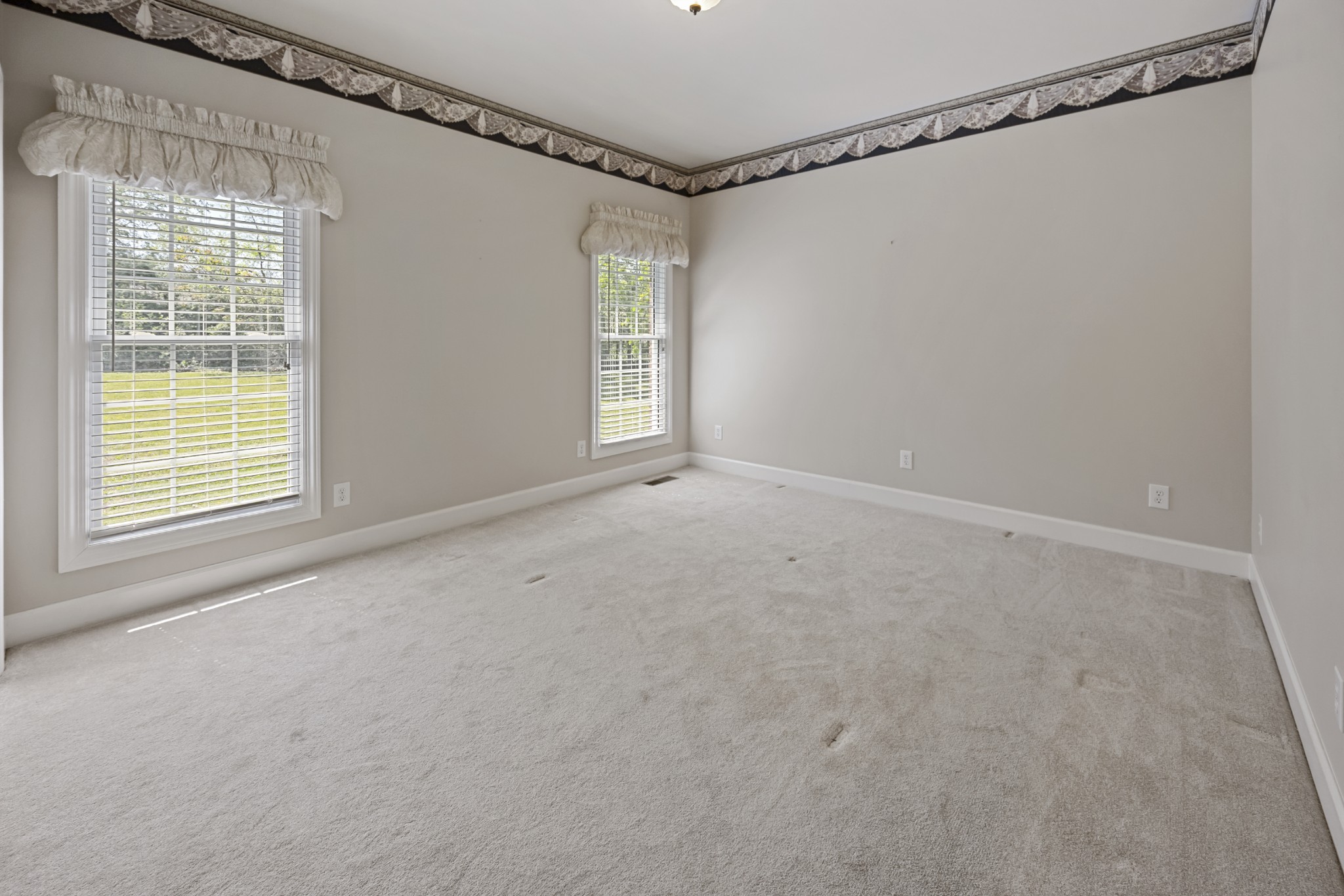 54 Foyer Dr