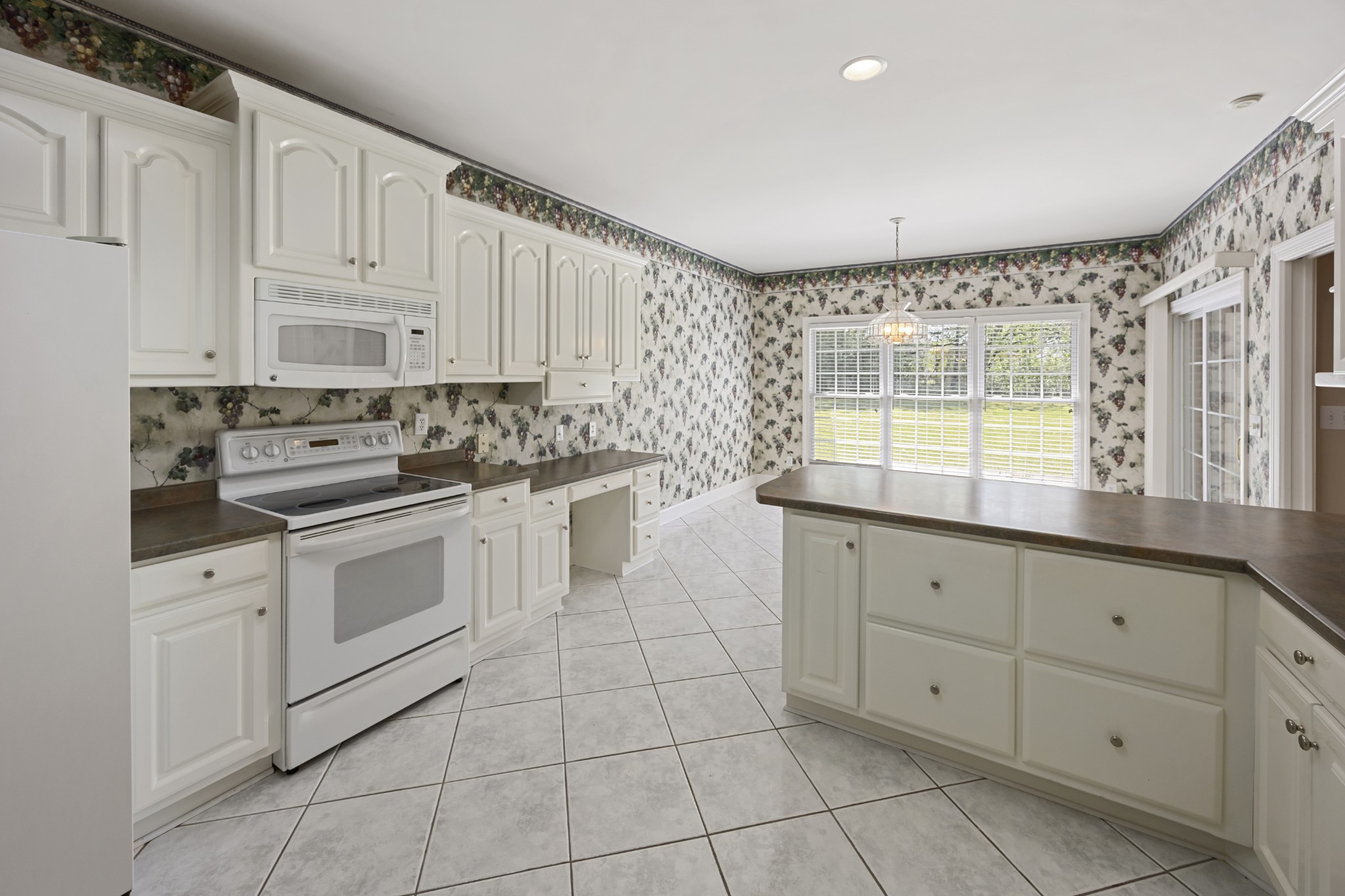 54 Foyer Dr