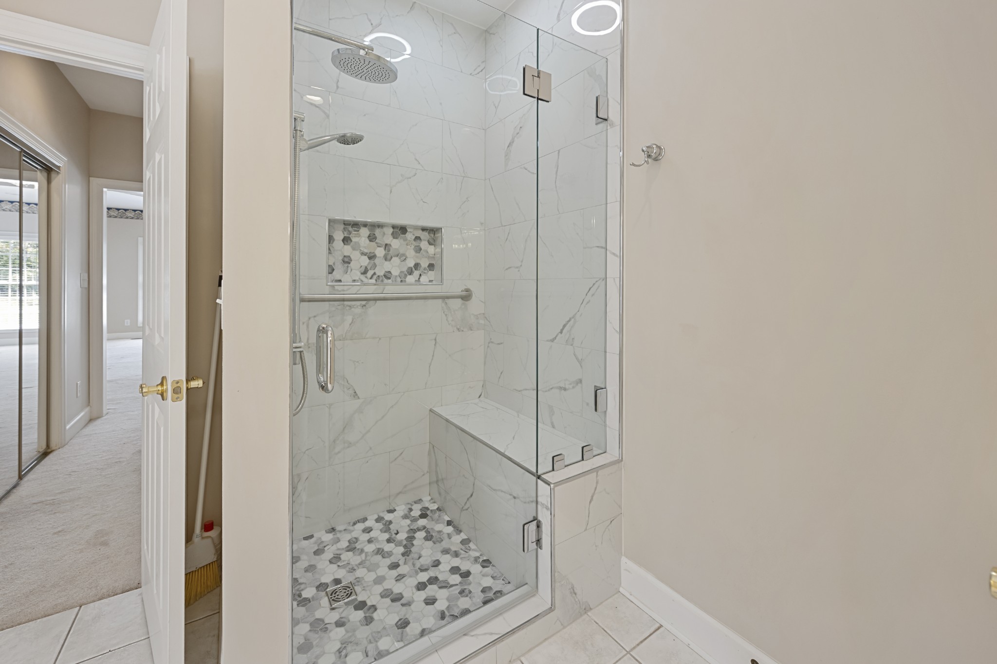 54 Foyer Dr