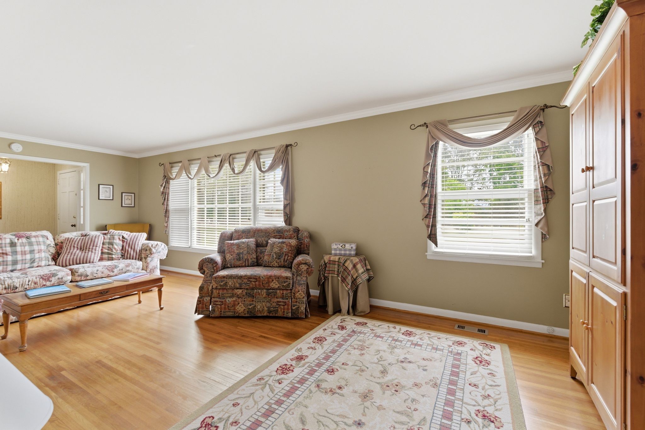 194 Hickory Dr