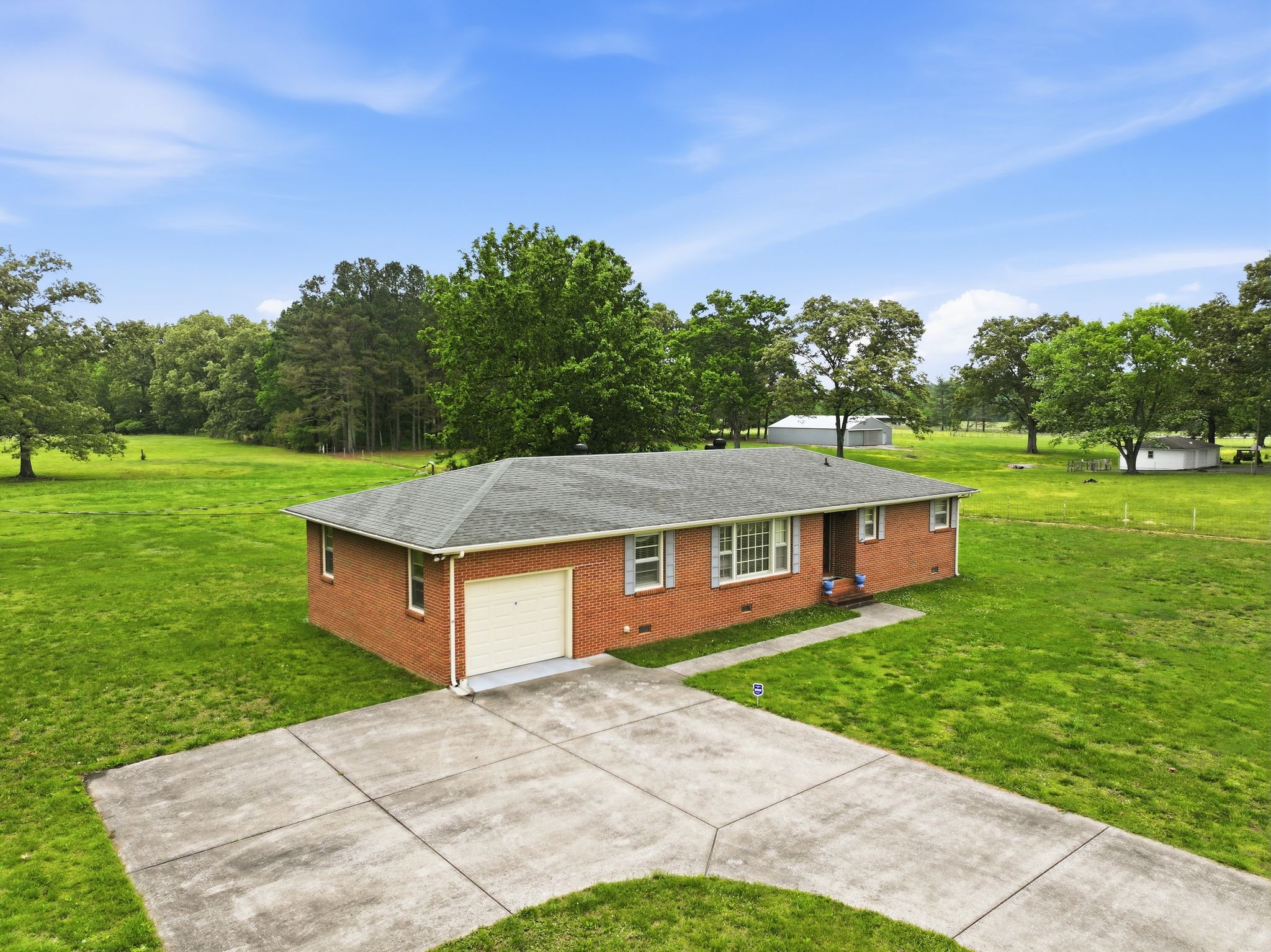 194 Hickory Dr