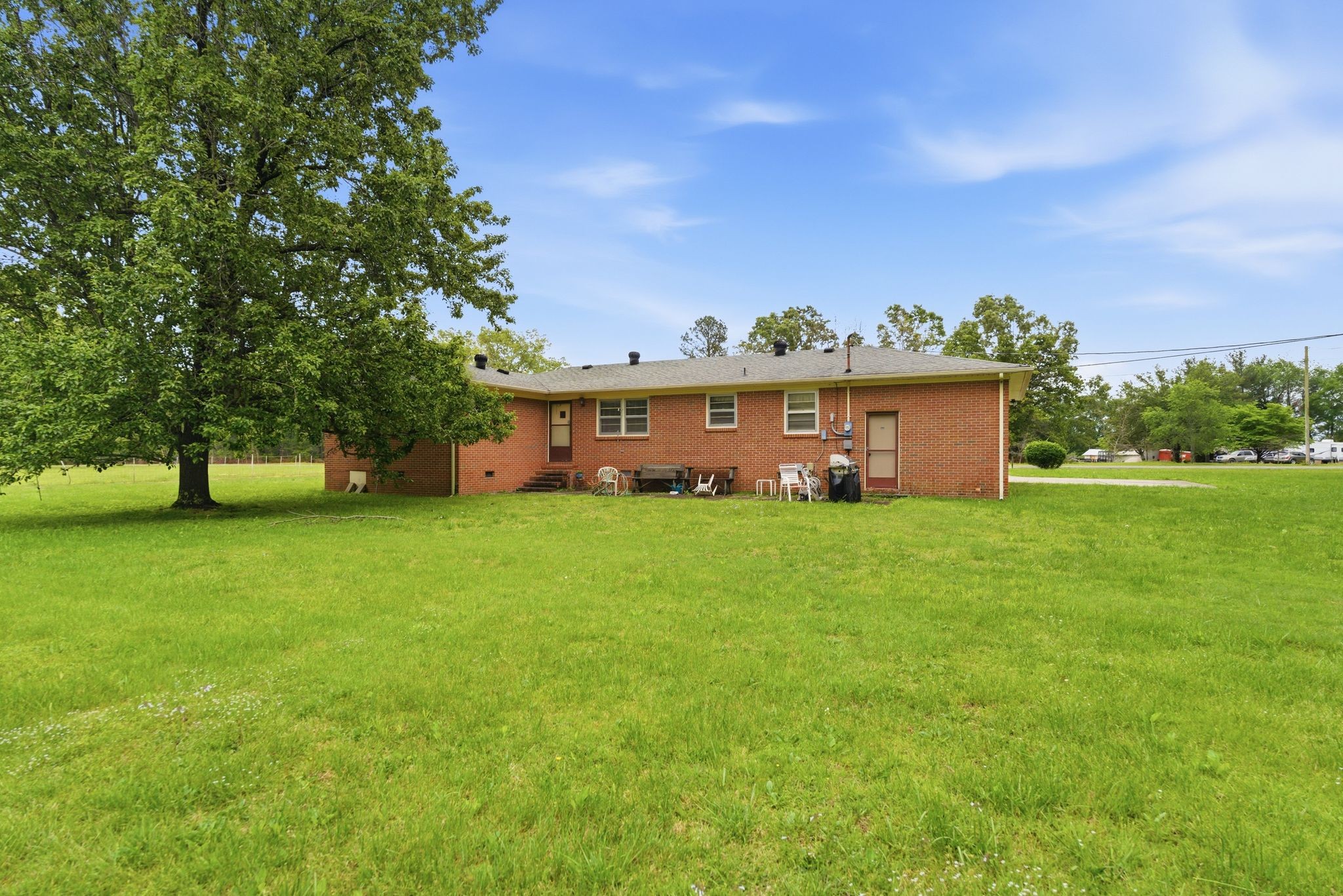 194 Hickory Dr