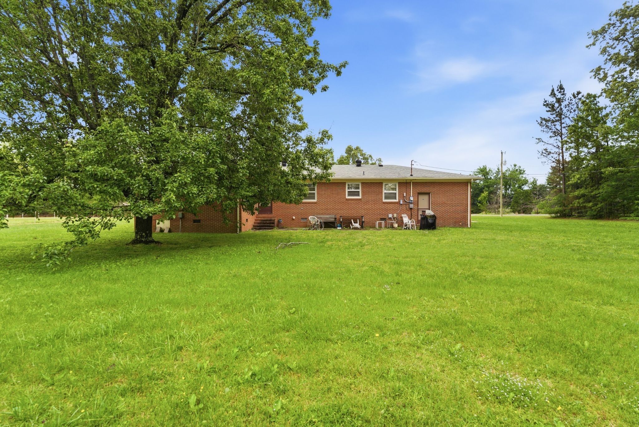194 Hickory Dr
