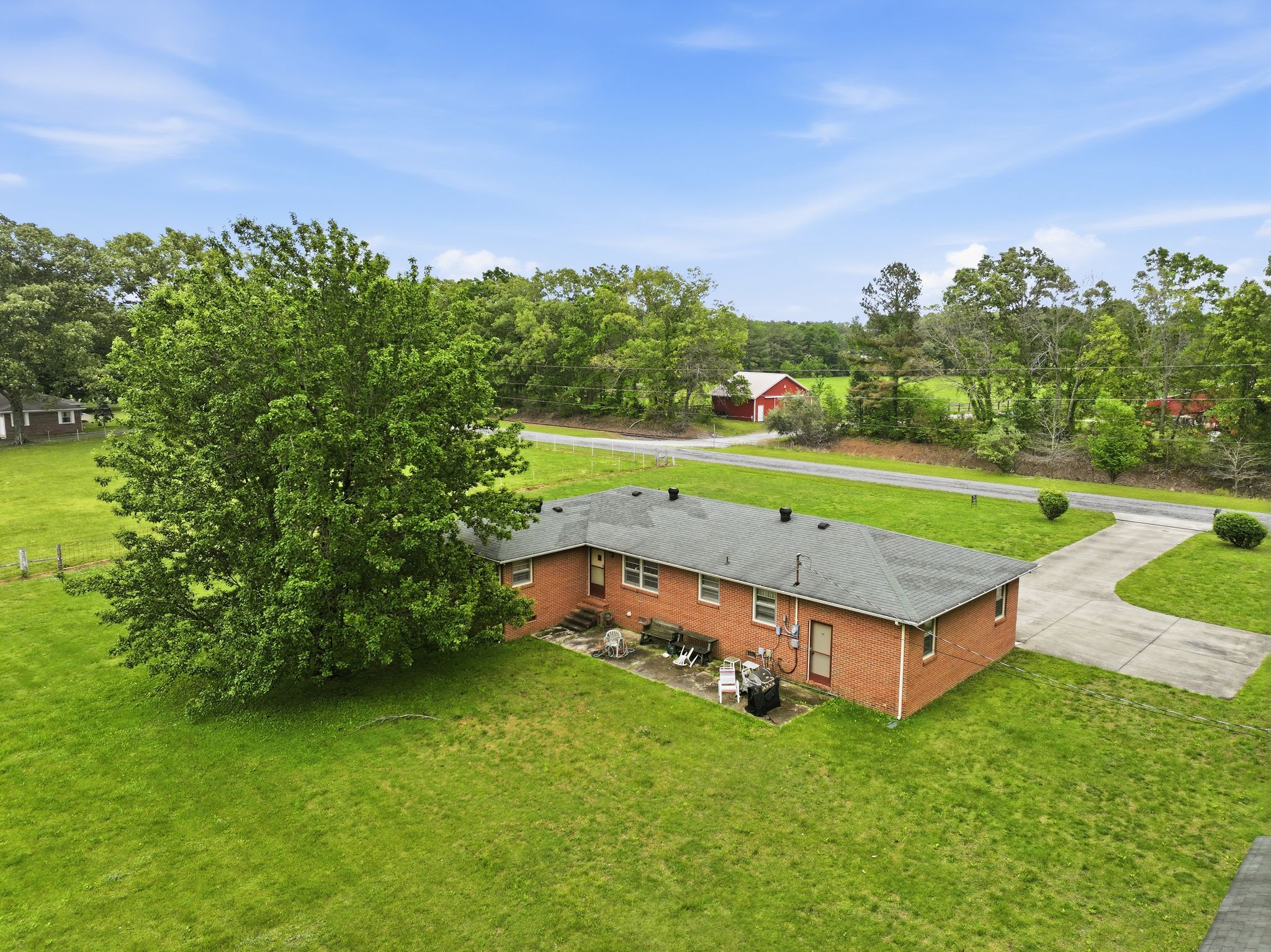 194 Hickory Dr