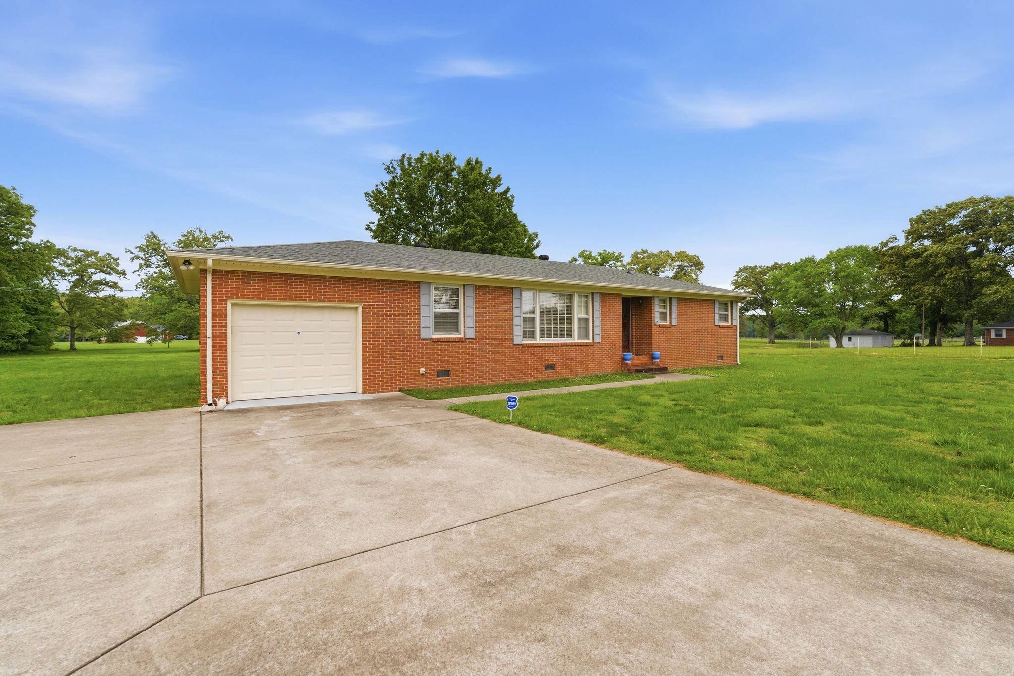 194 Hickory Dr