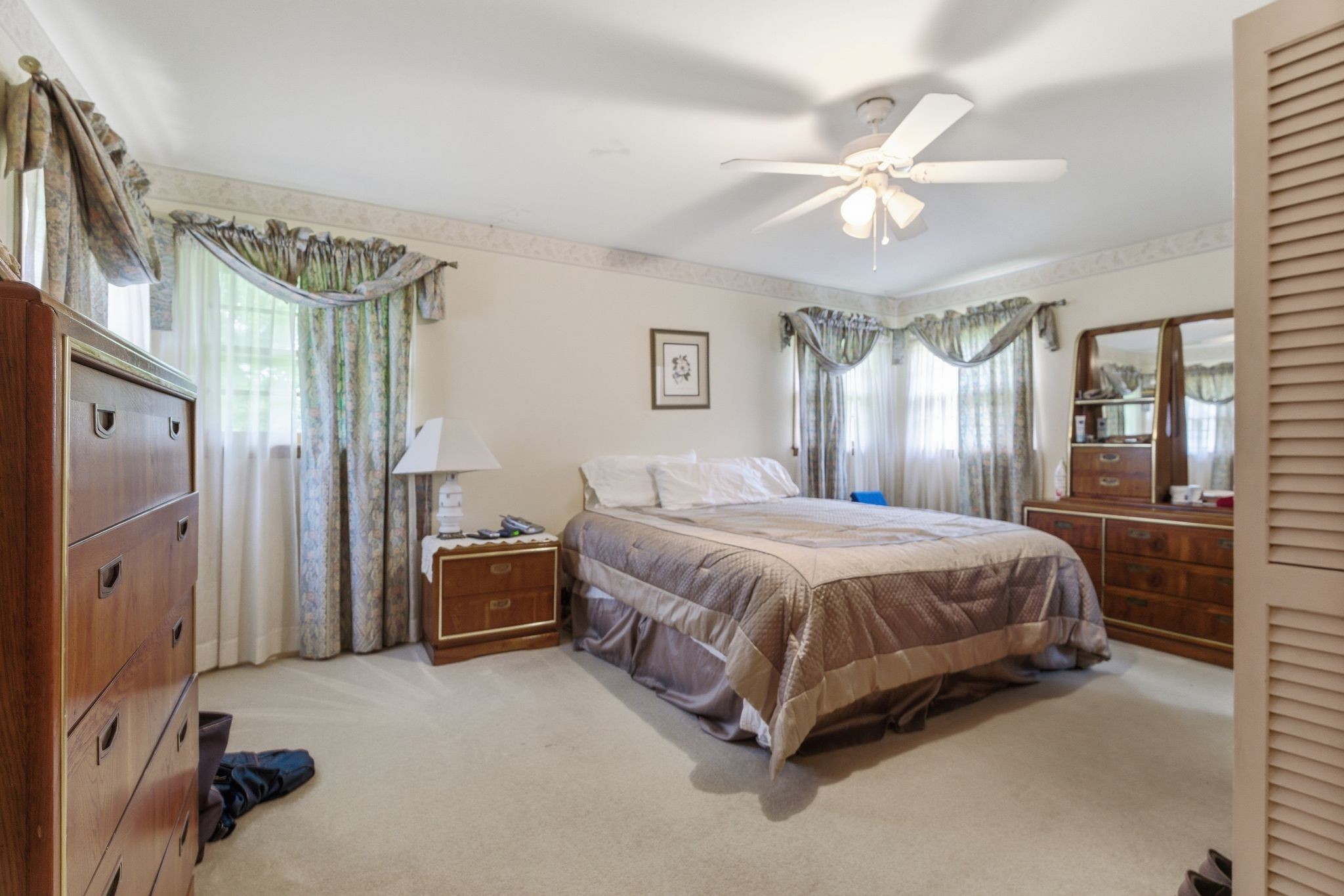 194 Hickory Dr