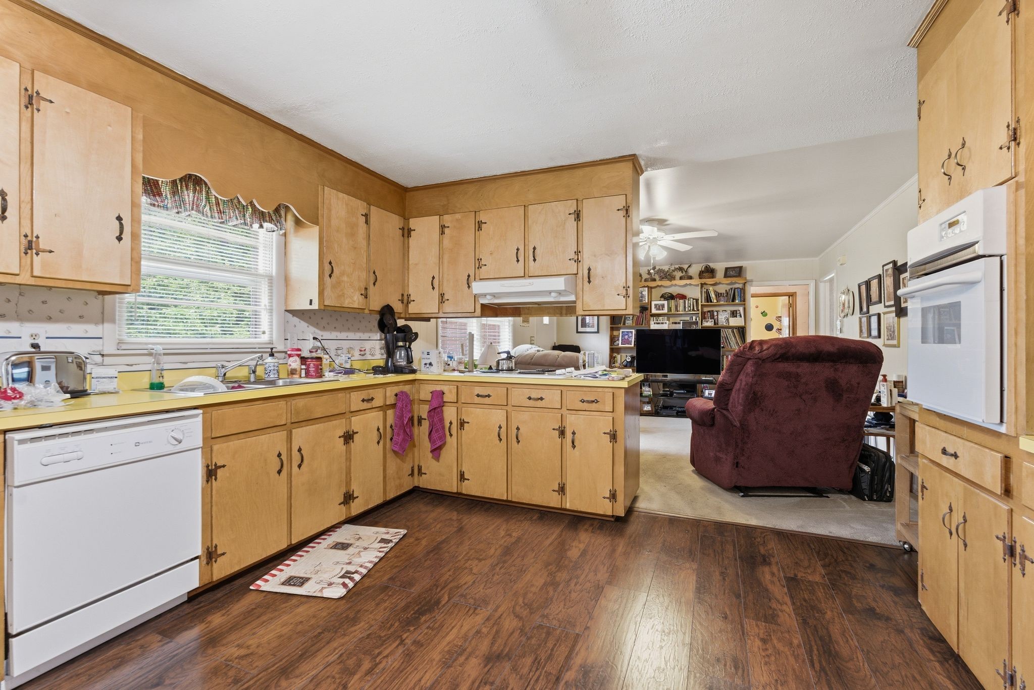 194 Hickory Dr