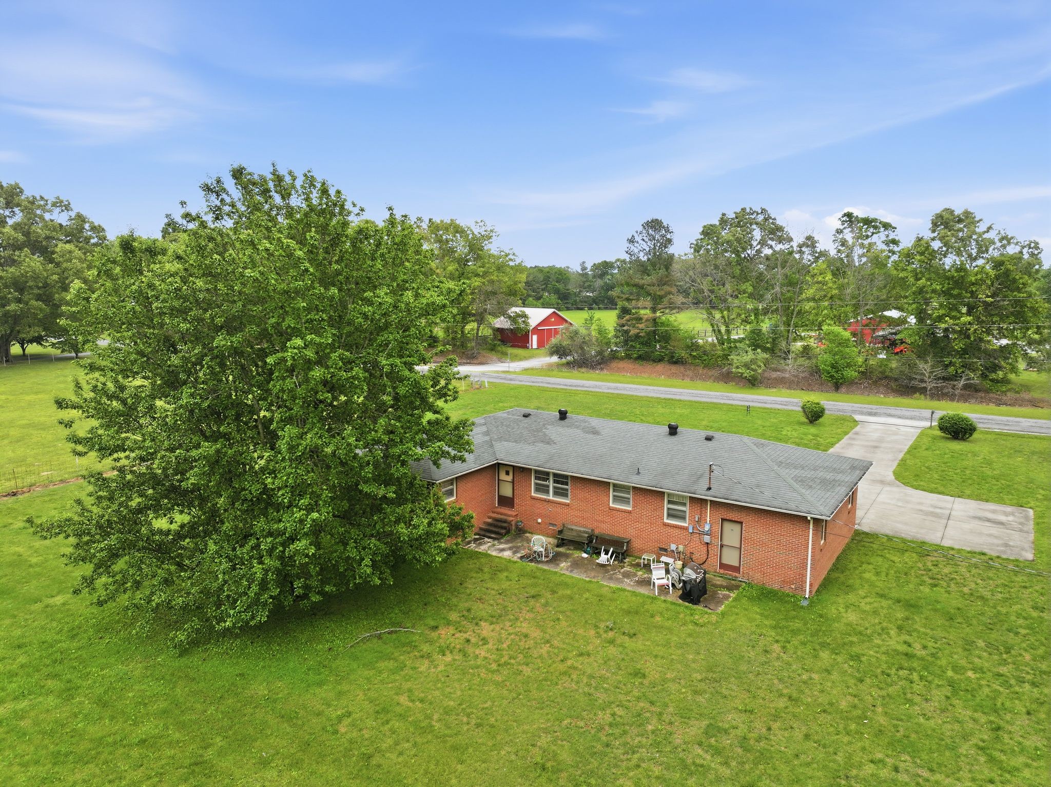 194 Hickory Dr