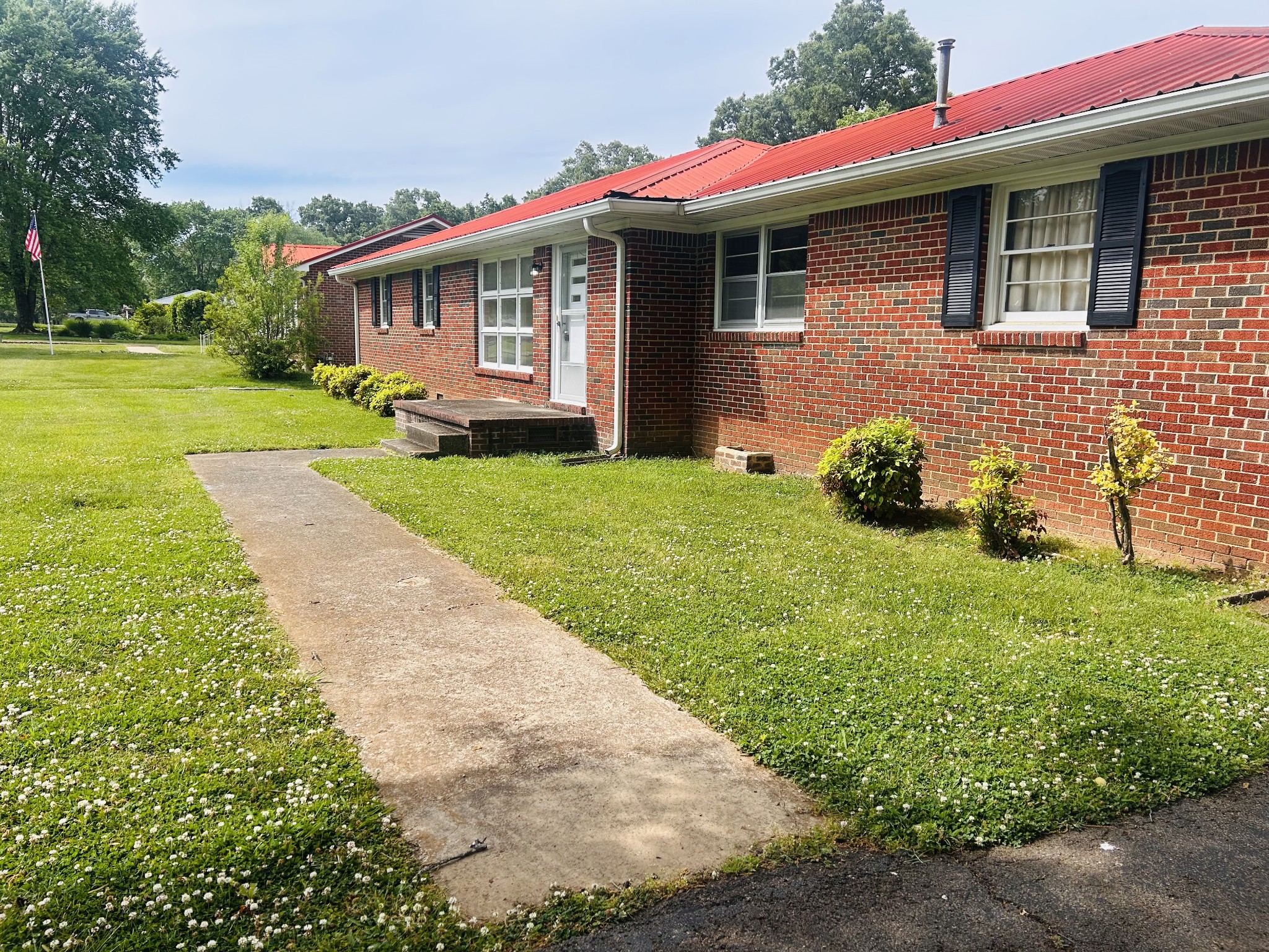 313 Crestwood Dr