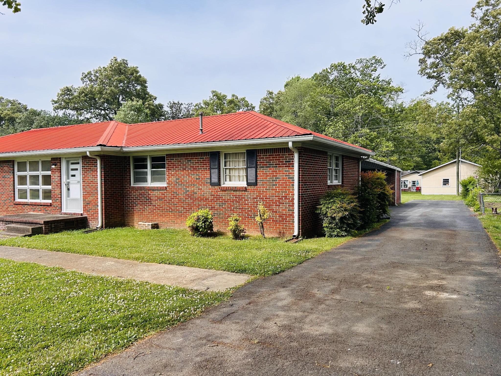 313 Crestwood Dr