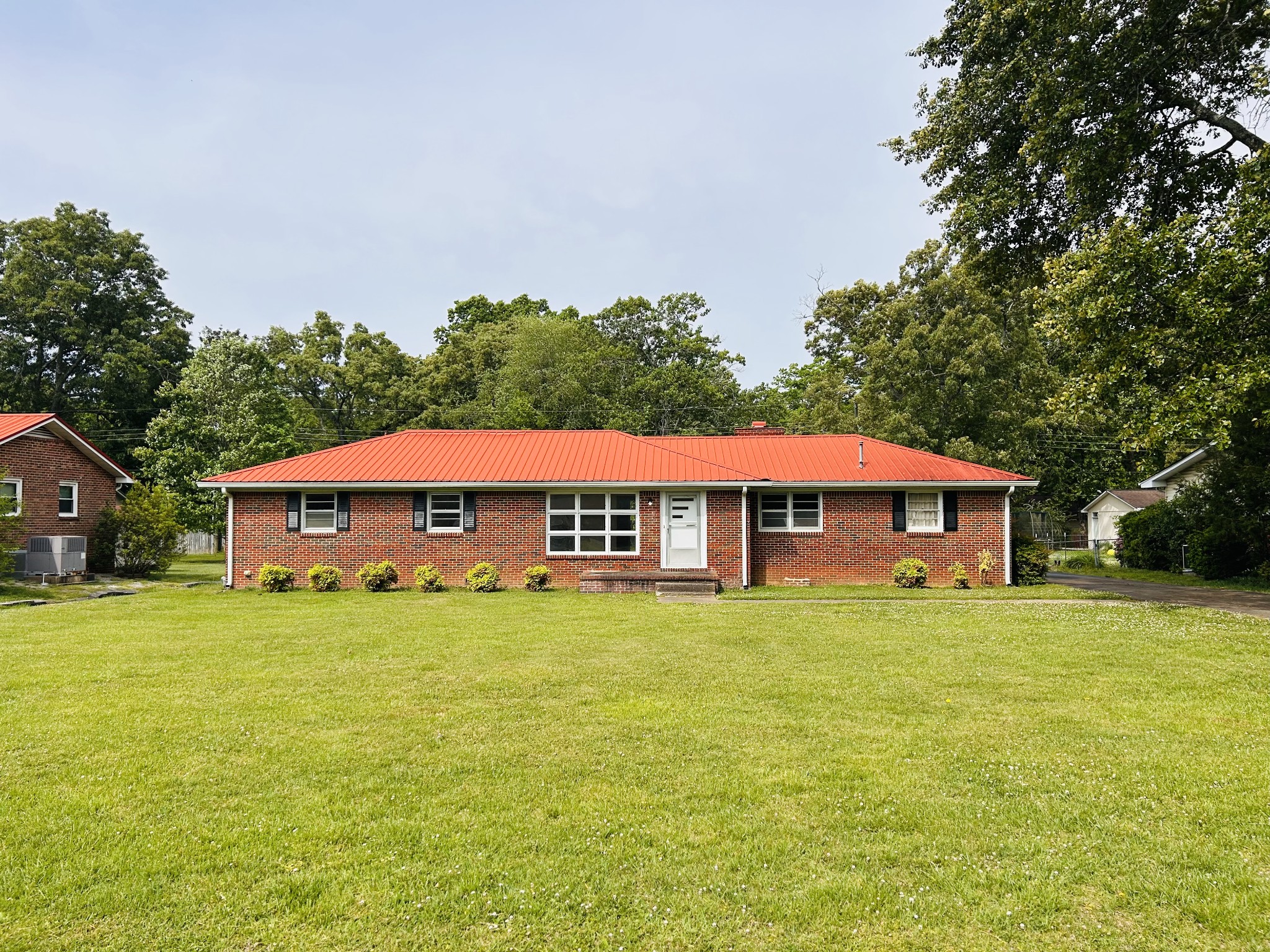 313 Crestwood Dr