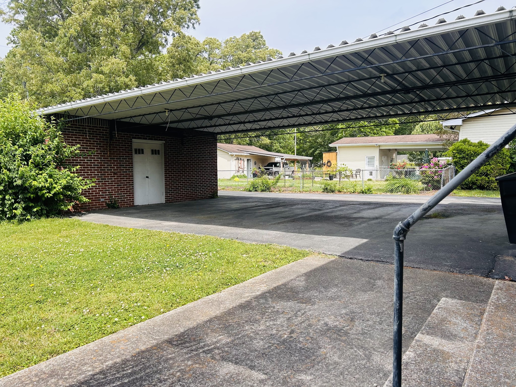 313 Crestwood Dr