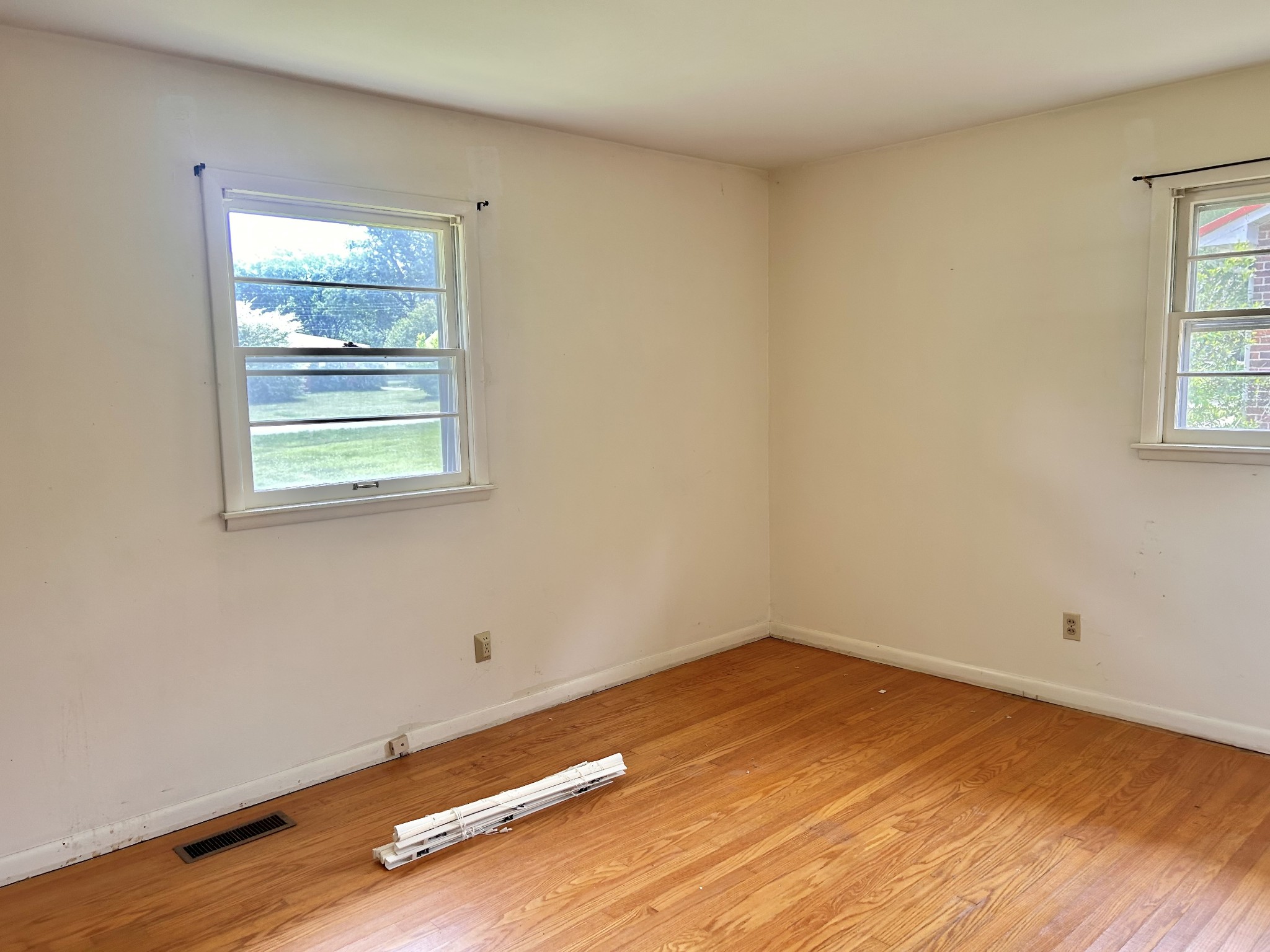 313 Crestwood Dr