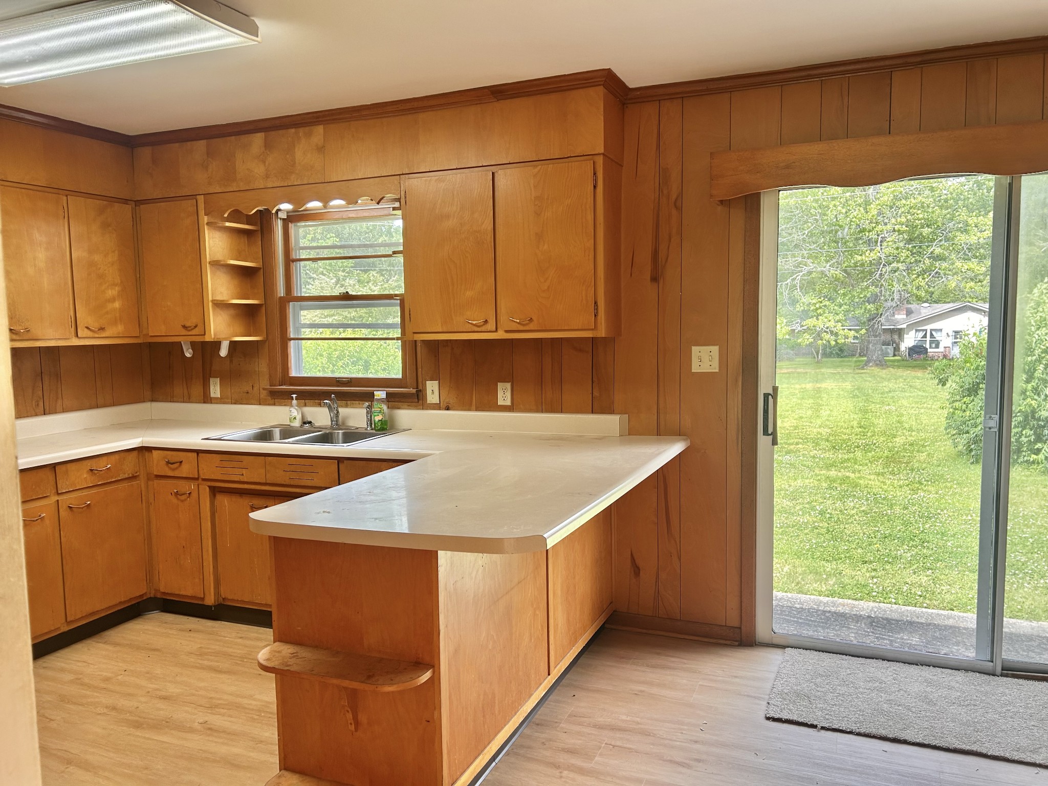 313 Crestwood Dr