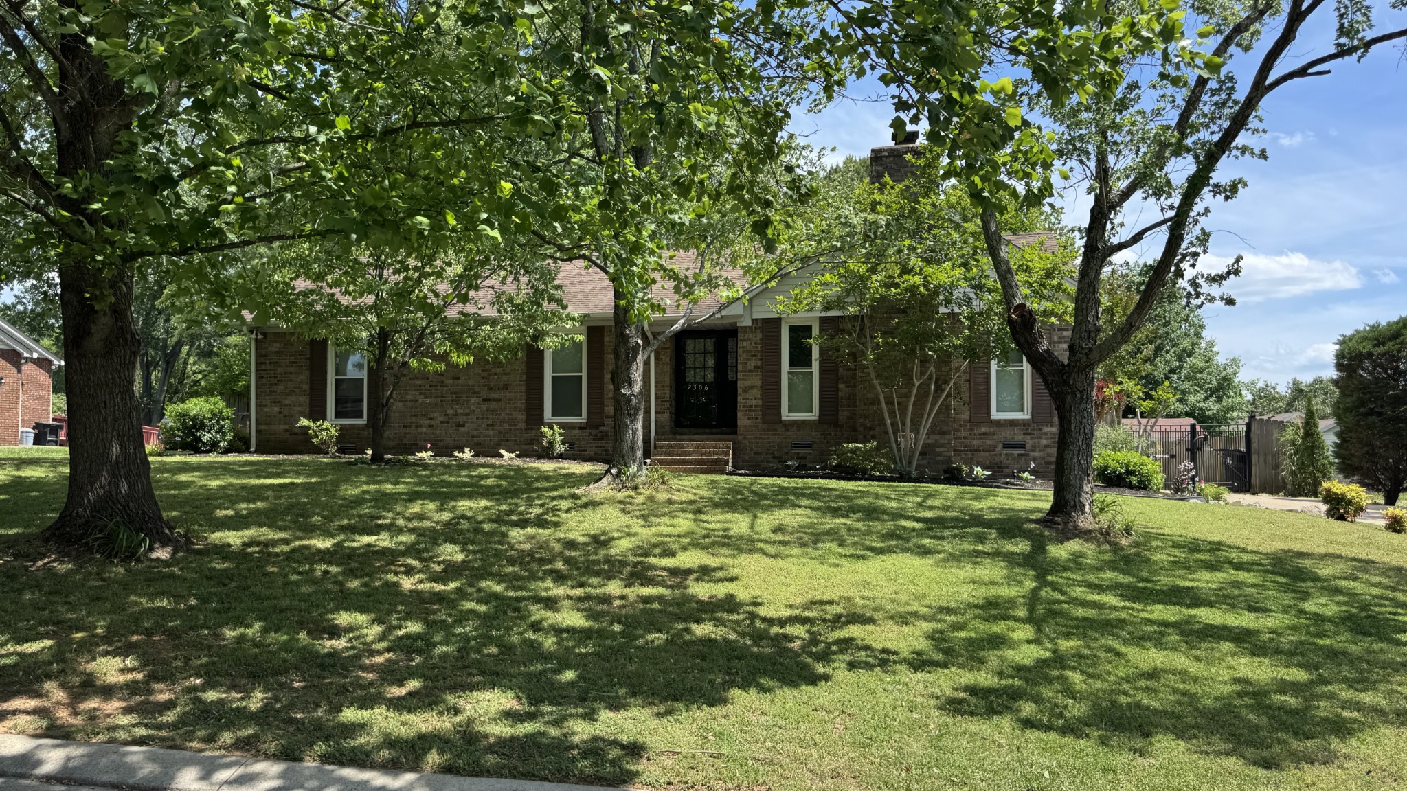 2306 Crown Hill Dr