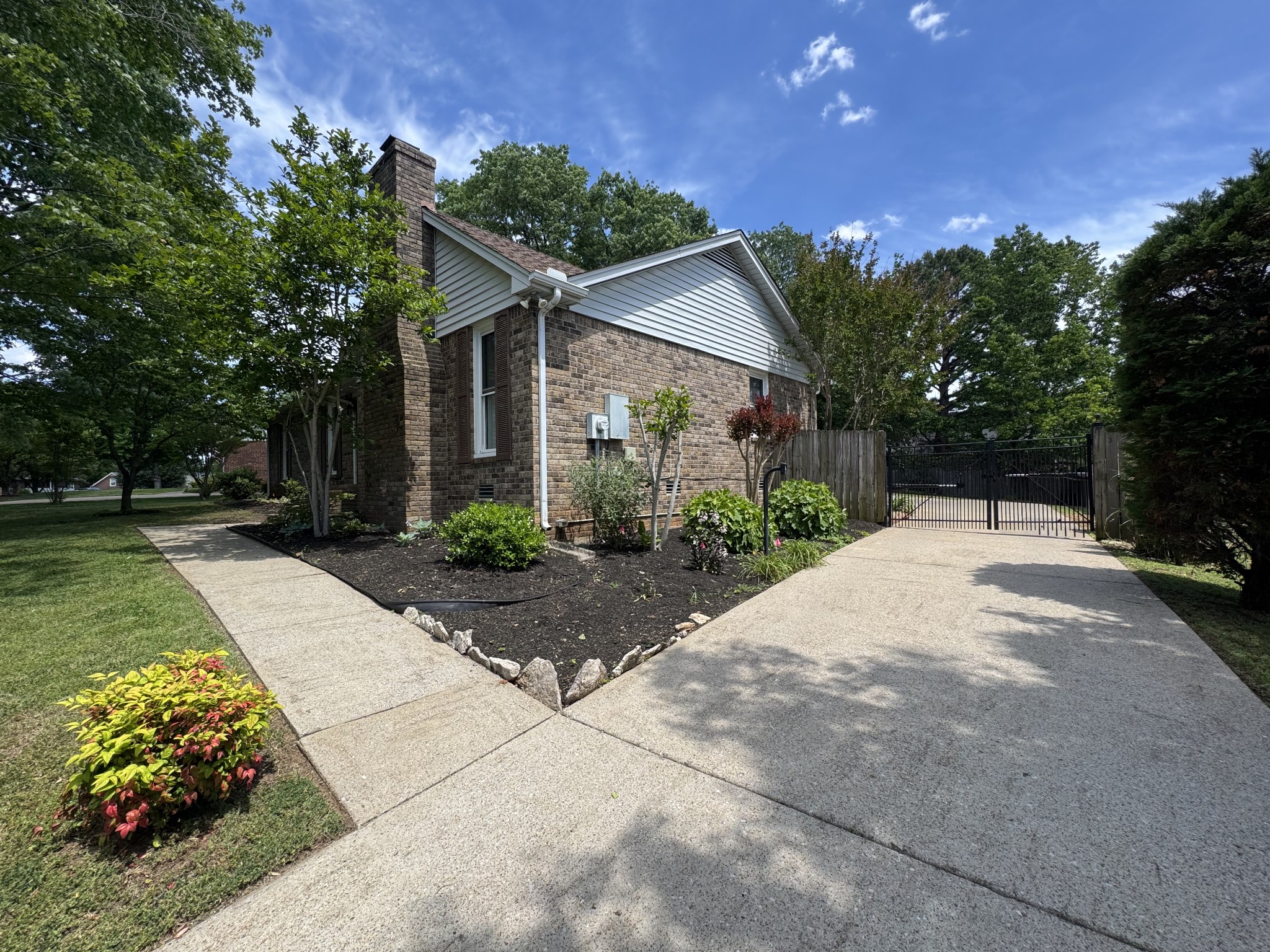 2306 Crown Hill Dr
