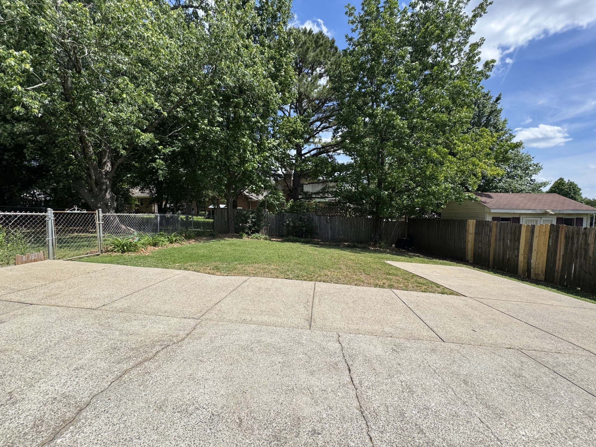 2306 Crown Hill Dr