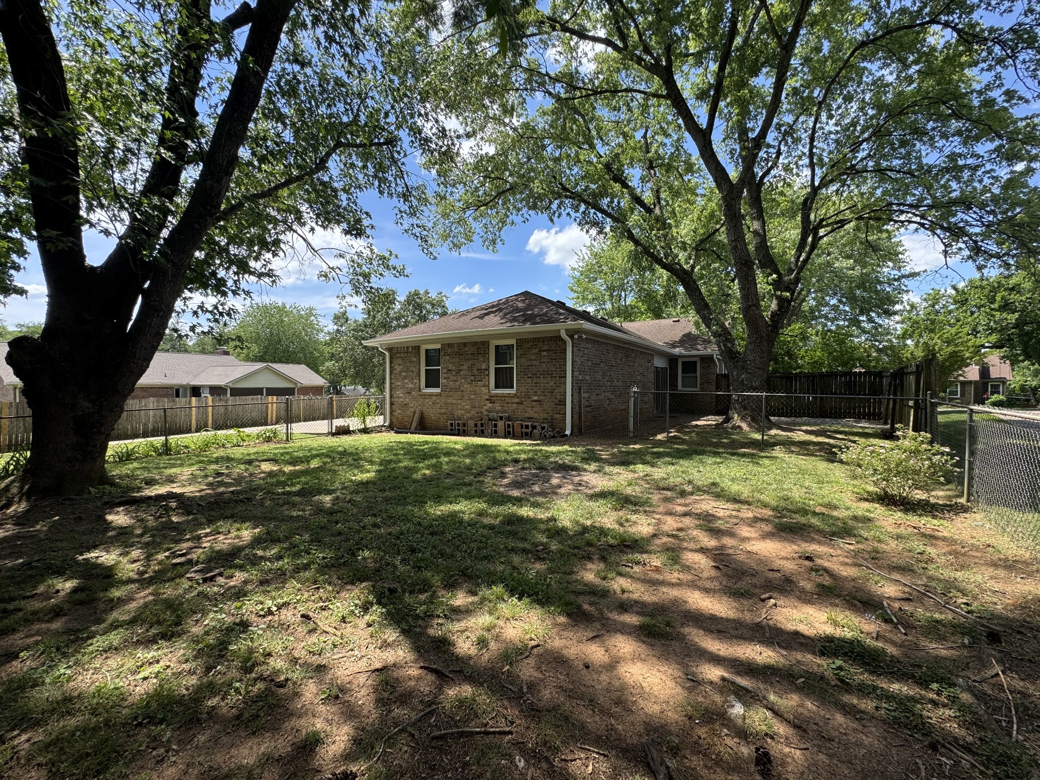 2306 Crown Hill Dr