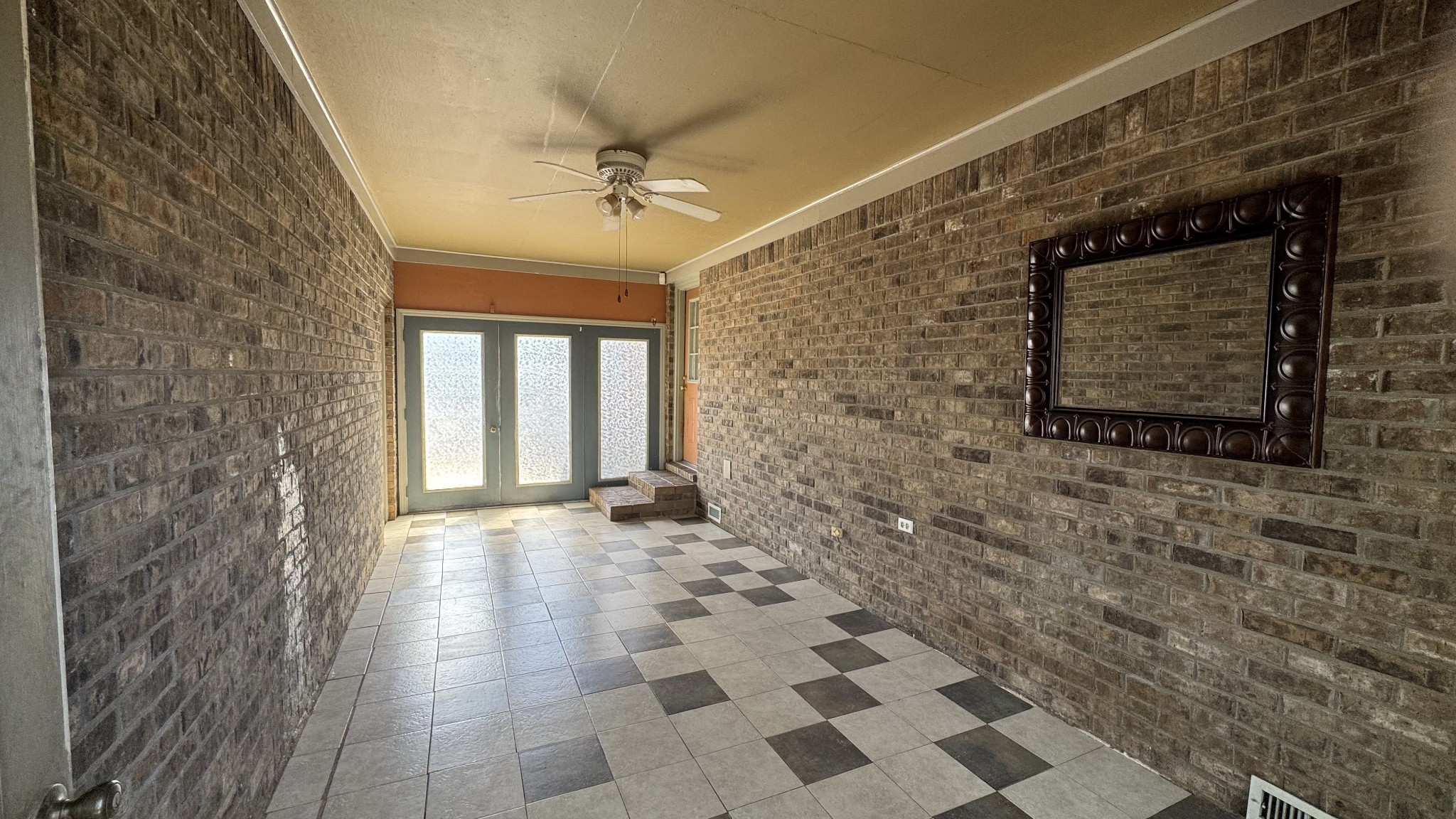 2306 Crown Hill Dr
