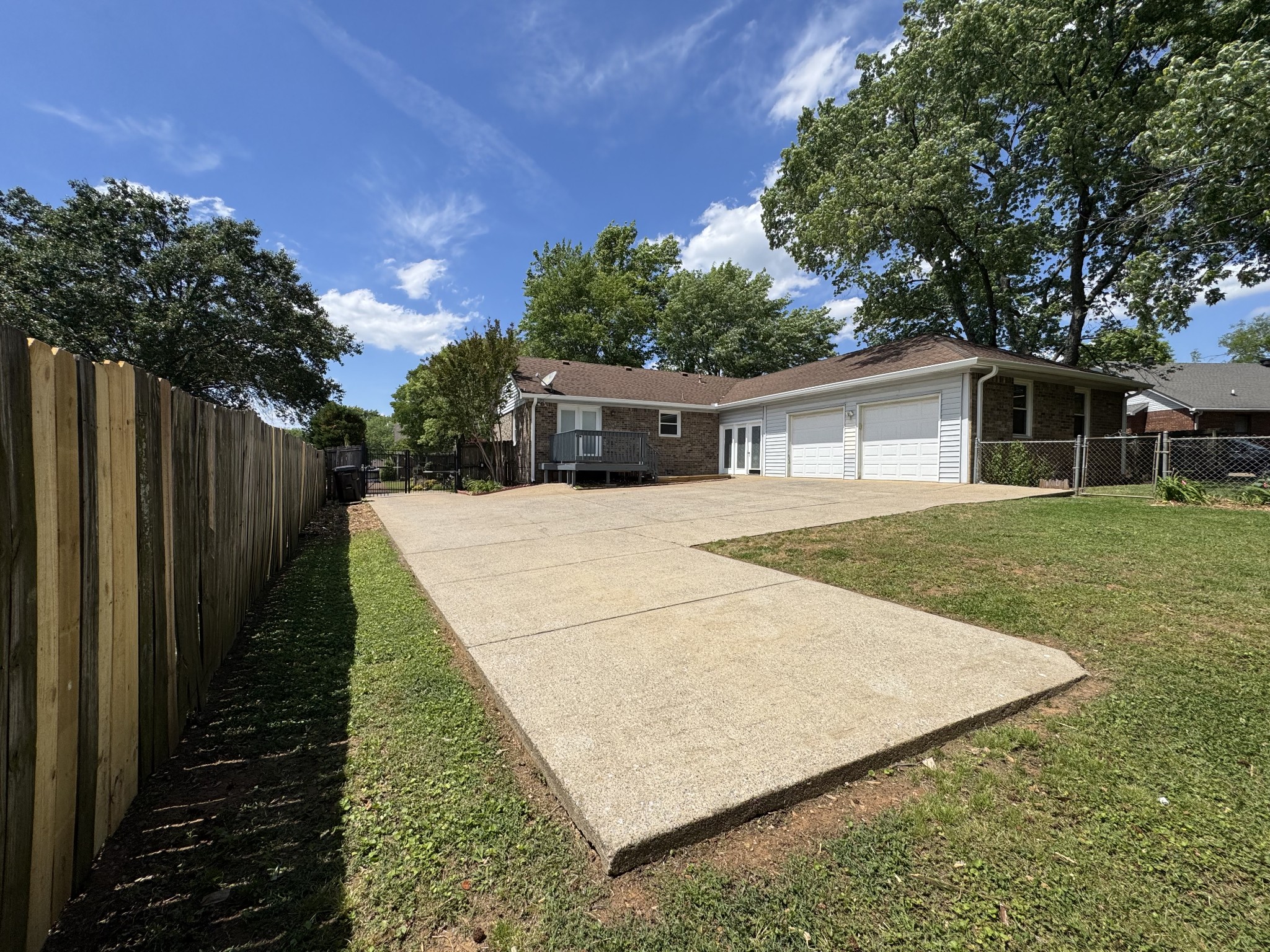 2306 Crown Hill Dr