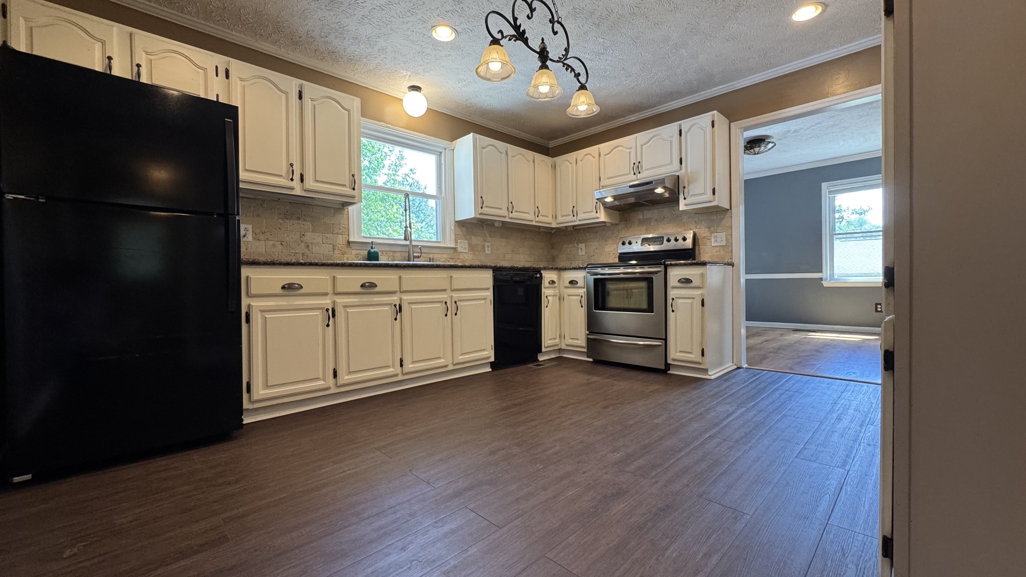 2306 Crown Hill Dr