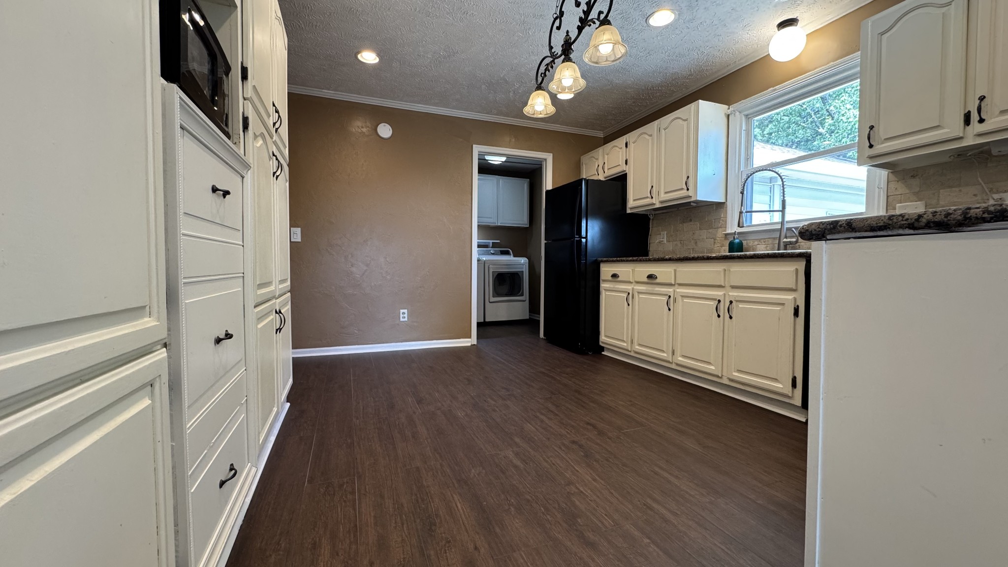 2306 Crown Hill Dr
