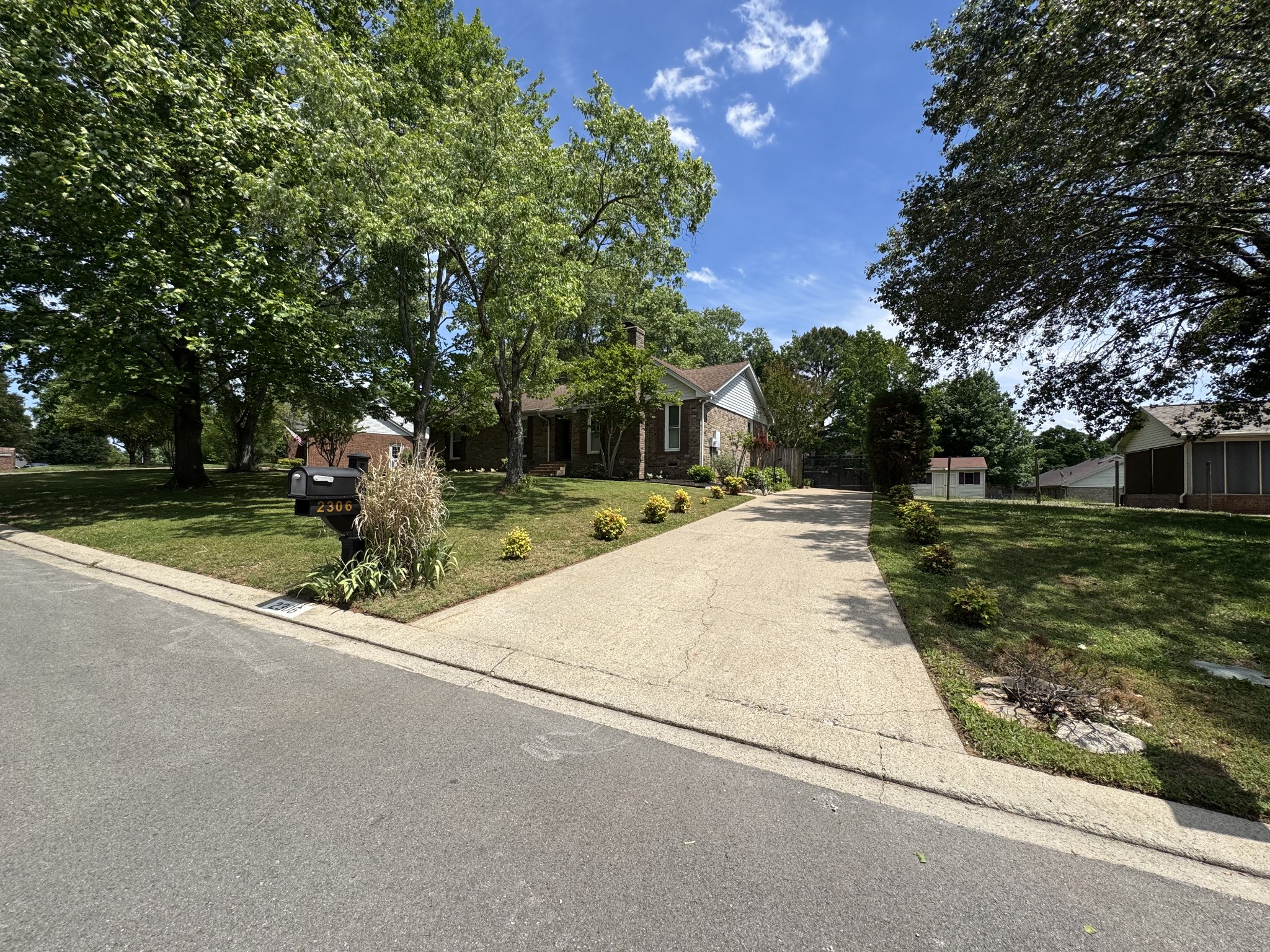 2306 Crown Hill Dr