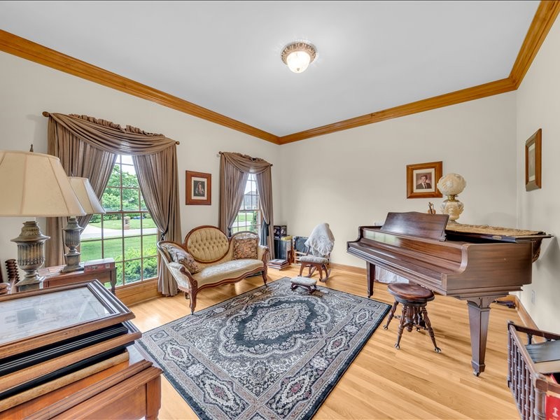 261 Bell Dr, W