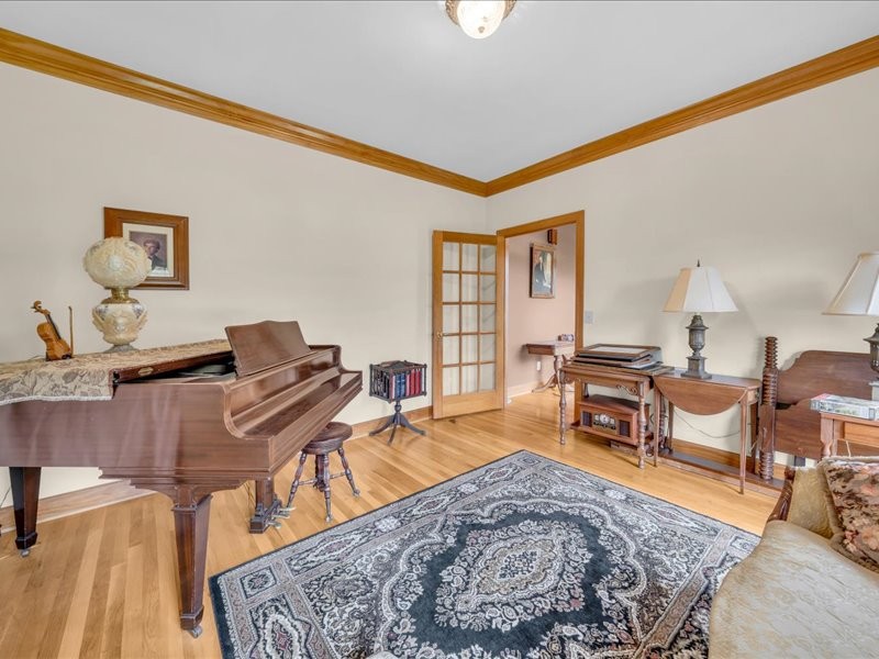 261 Bell Dr, W
