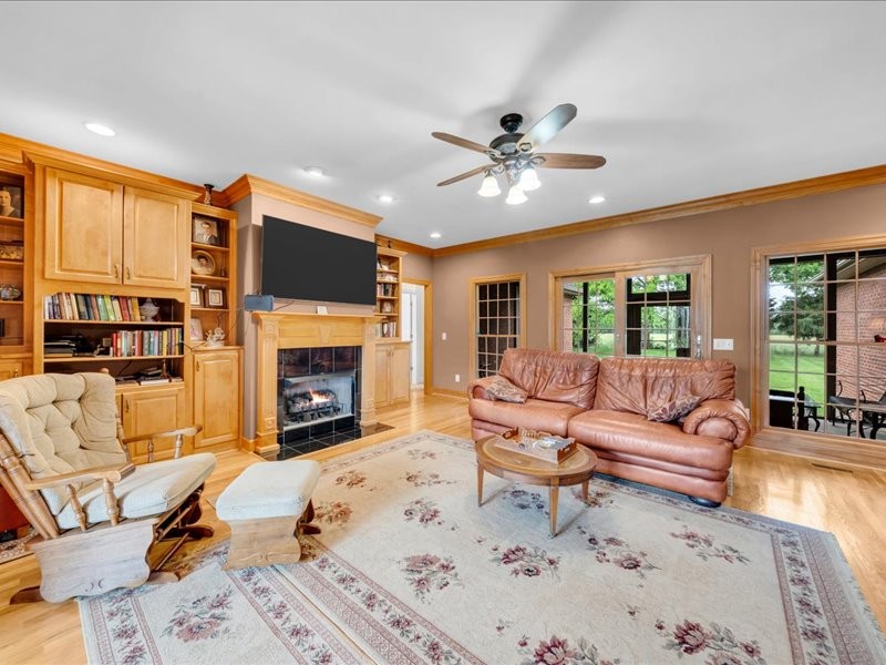261 Bell Dr, W