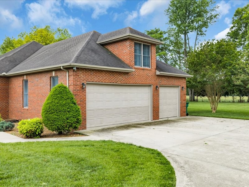 261 Bell Dr, W