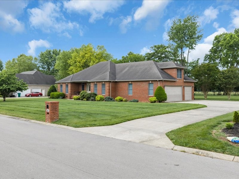 261 Bell Dr, W