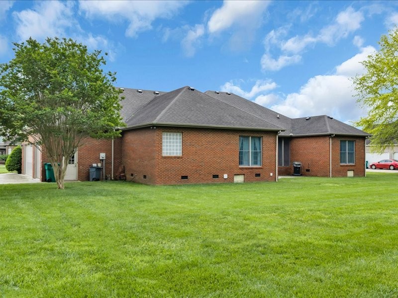 261 Bell Dr, W