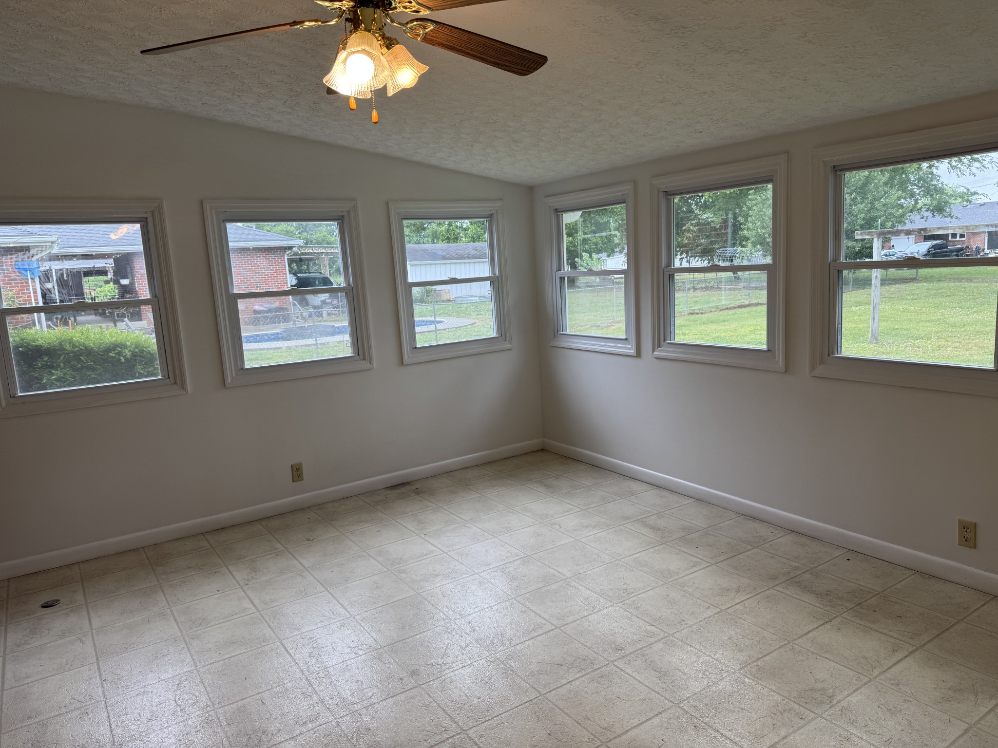 207 Elmwood Dr